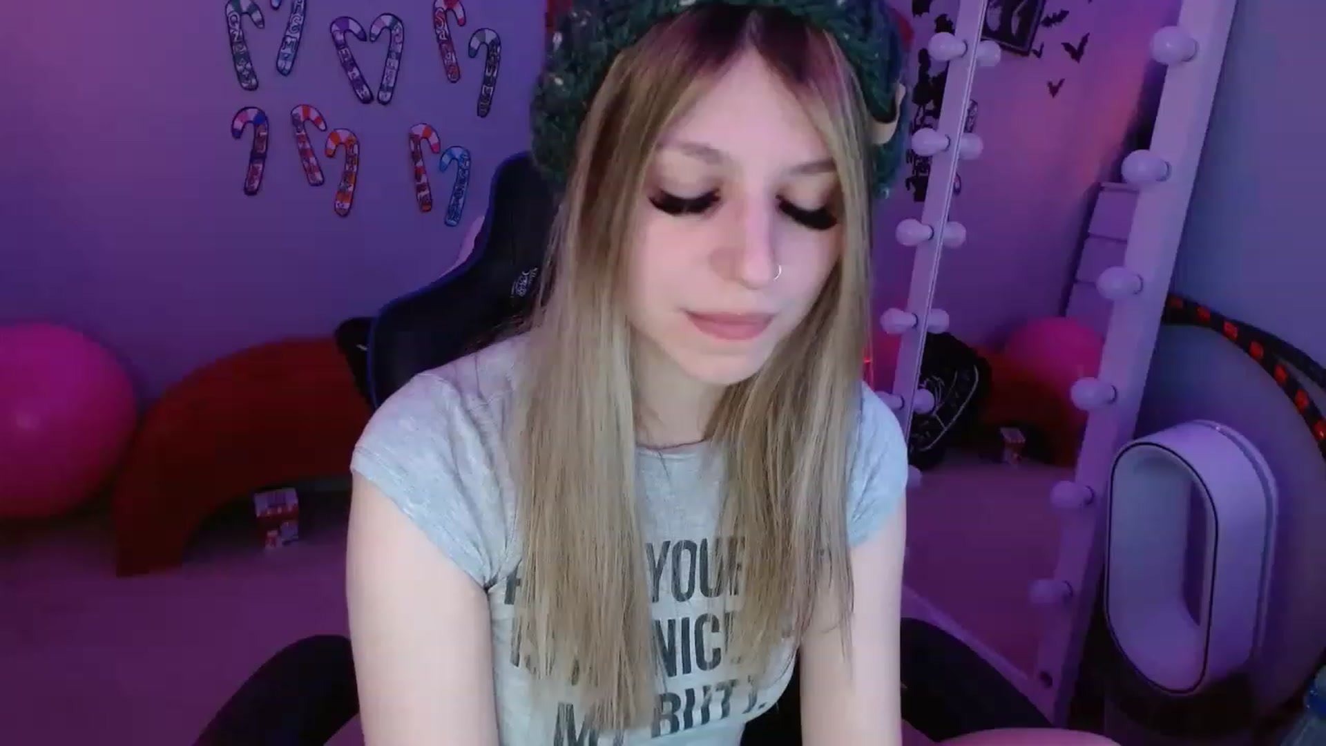 Gallery image thumbnail from Serafina's myfreecams stream on, 12/25/2022, 10:05 image 4 of 20