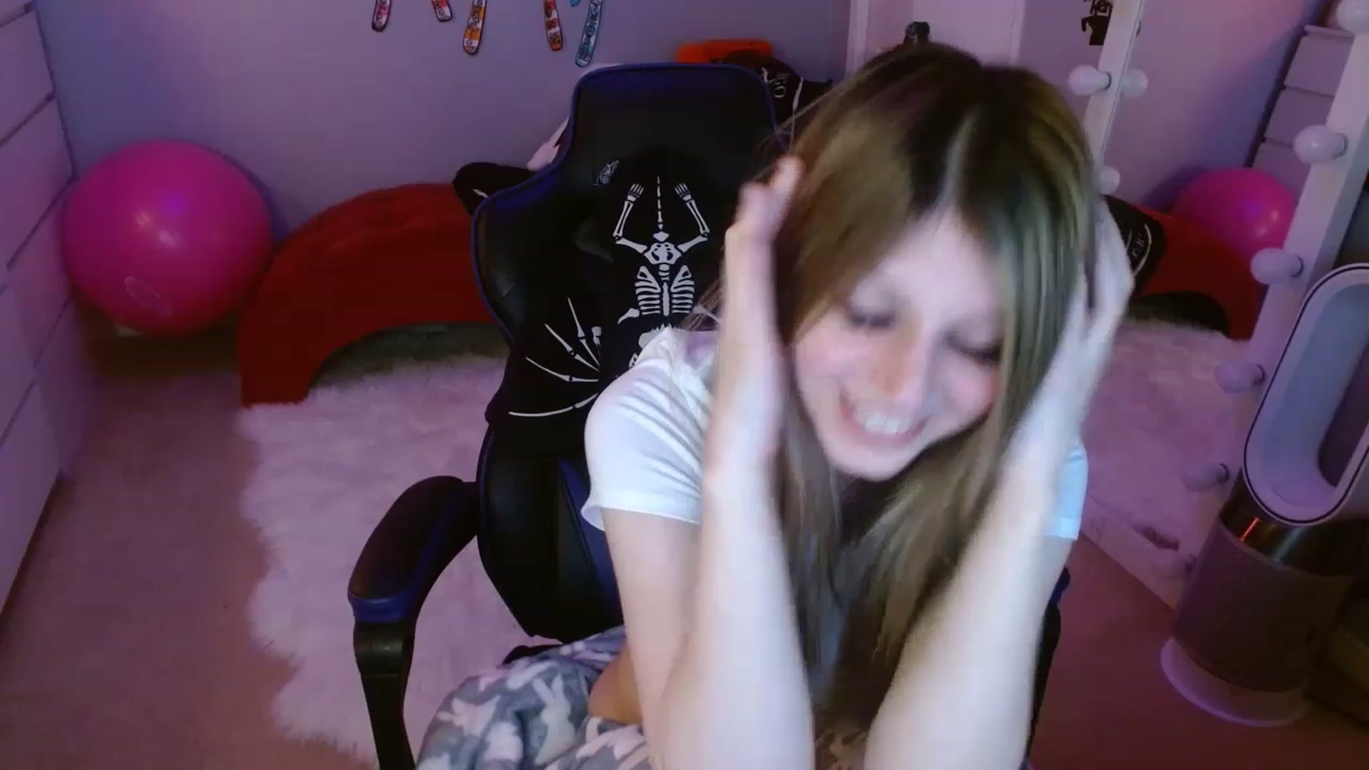 Gallery image thumbnail from Serafina's myfreecams stream on, 01/01/2023, 20:29 image 18 of 20