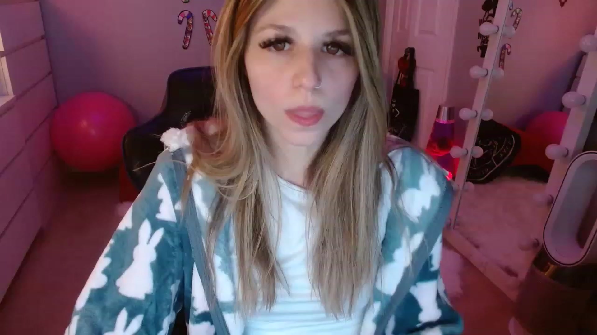 Gallery image thumbnail from Serafina's myfreecams stream on, 01/01/2023, 20:29 image 2 of 20