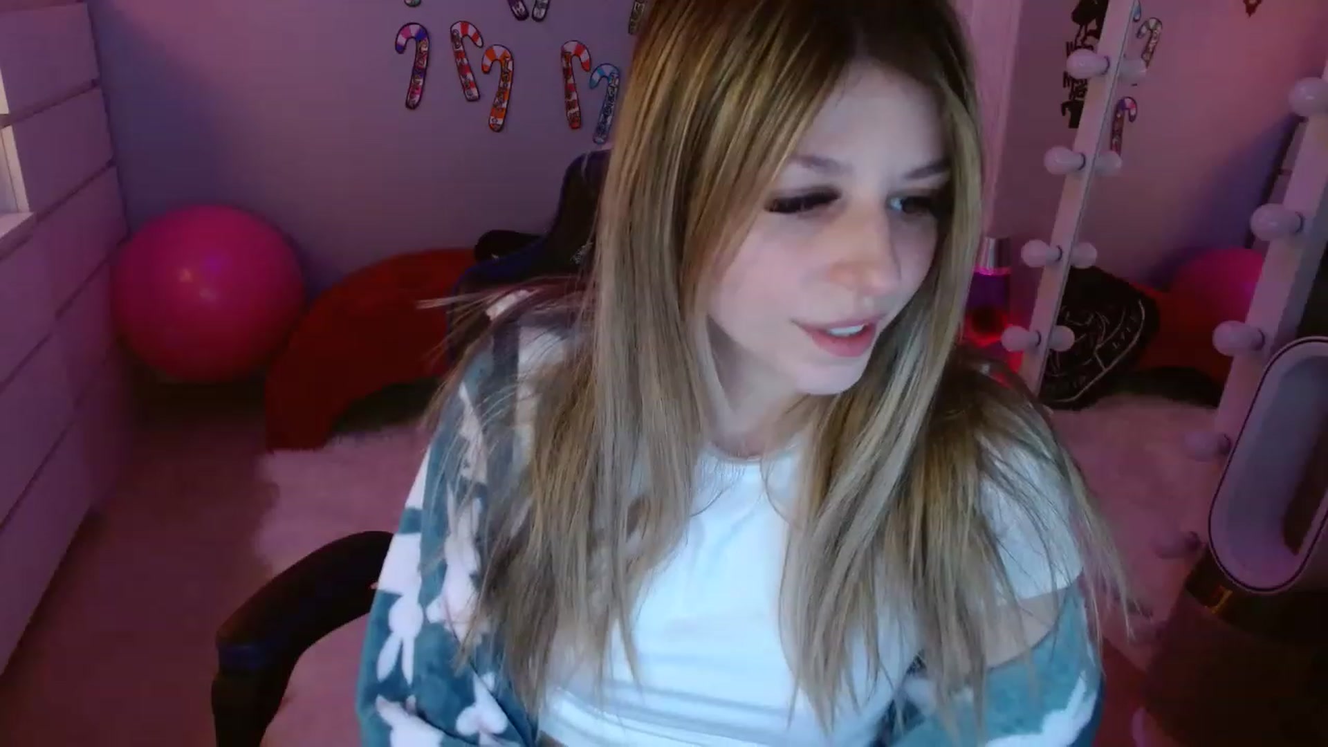 Gallery image thumbnail from Serafina's myfreecams stream on, 01/01/2023, 20:29 image 4 of 20