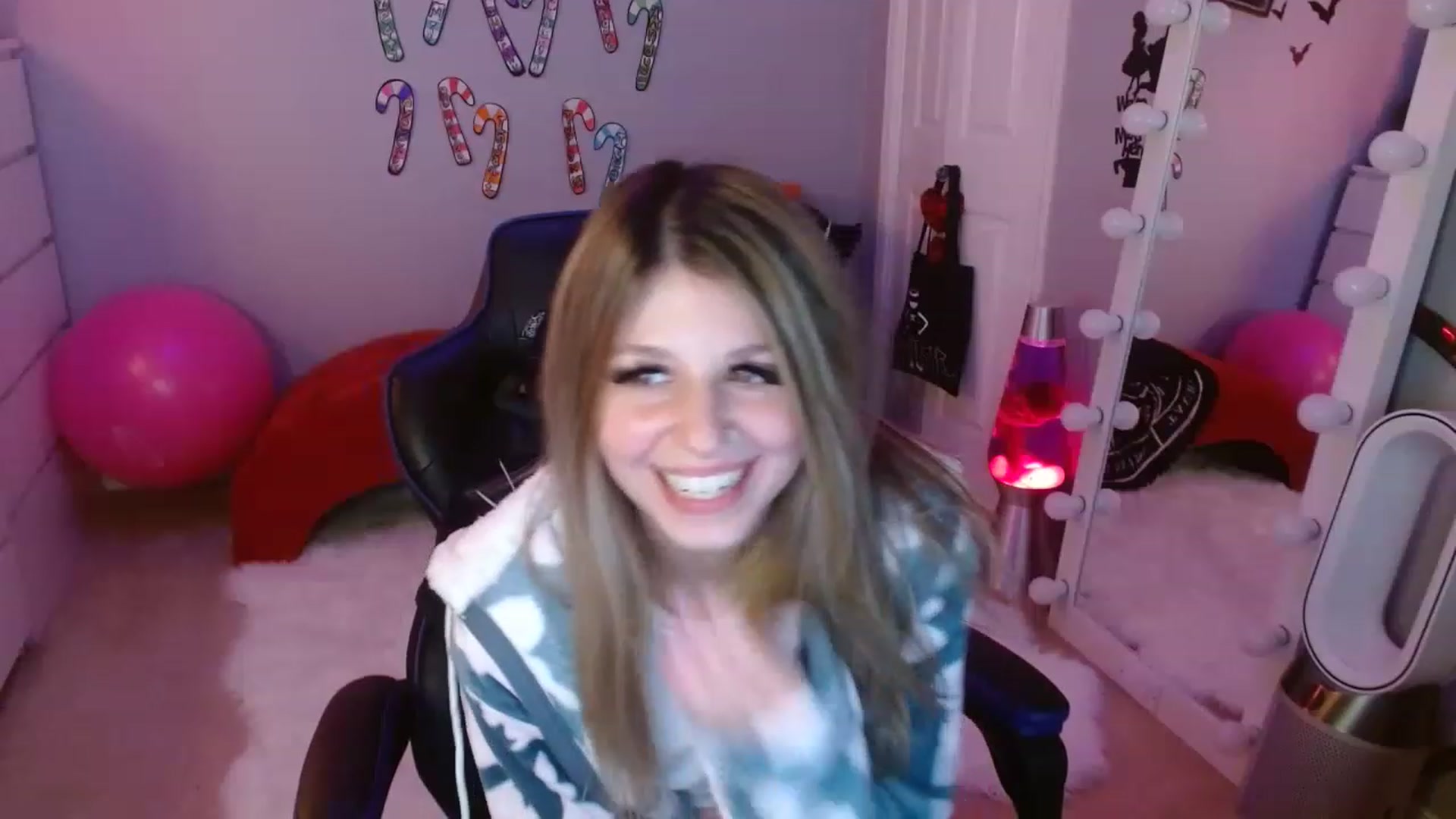 Gallery image thumbnail from Serafina's myfreecams stream on, 01/01/2023, 20:29 image 15 of 20