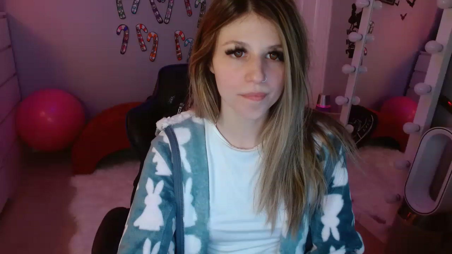 Gallery image thumbnail from Serafina's myfreecams stream on, 01/01/2023, 20:29 image 14 of 20