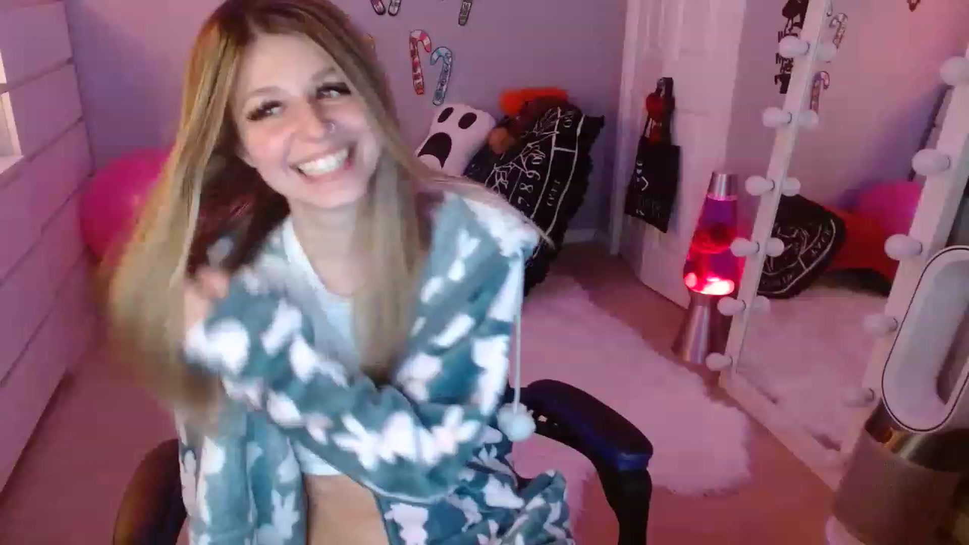 Gallery image thumbnail from Serafina's myfreecams stream on, 01/01/2023, 20:29 image 6 of 20