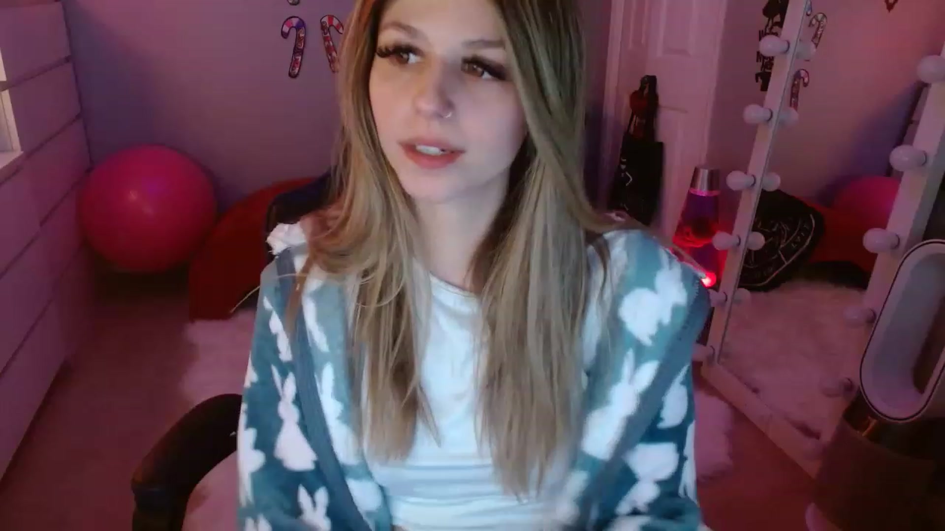 Gallery image thumbnail from Serafina's myfreecams stream on, 01/01/2023, 20:29 image 3 of 20