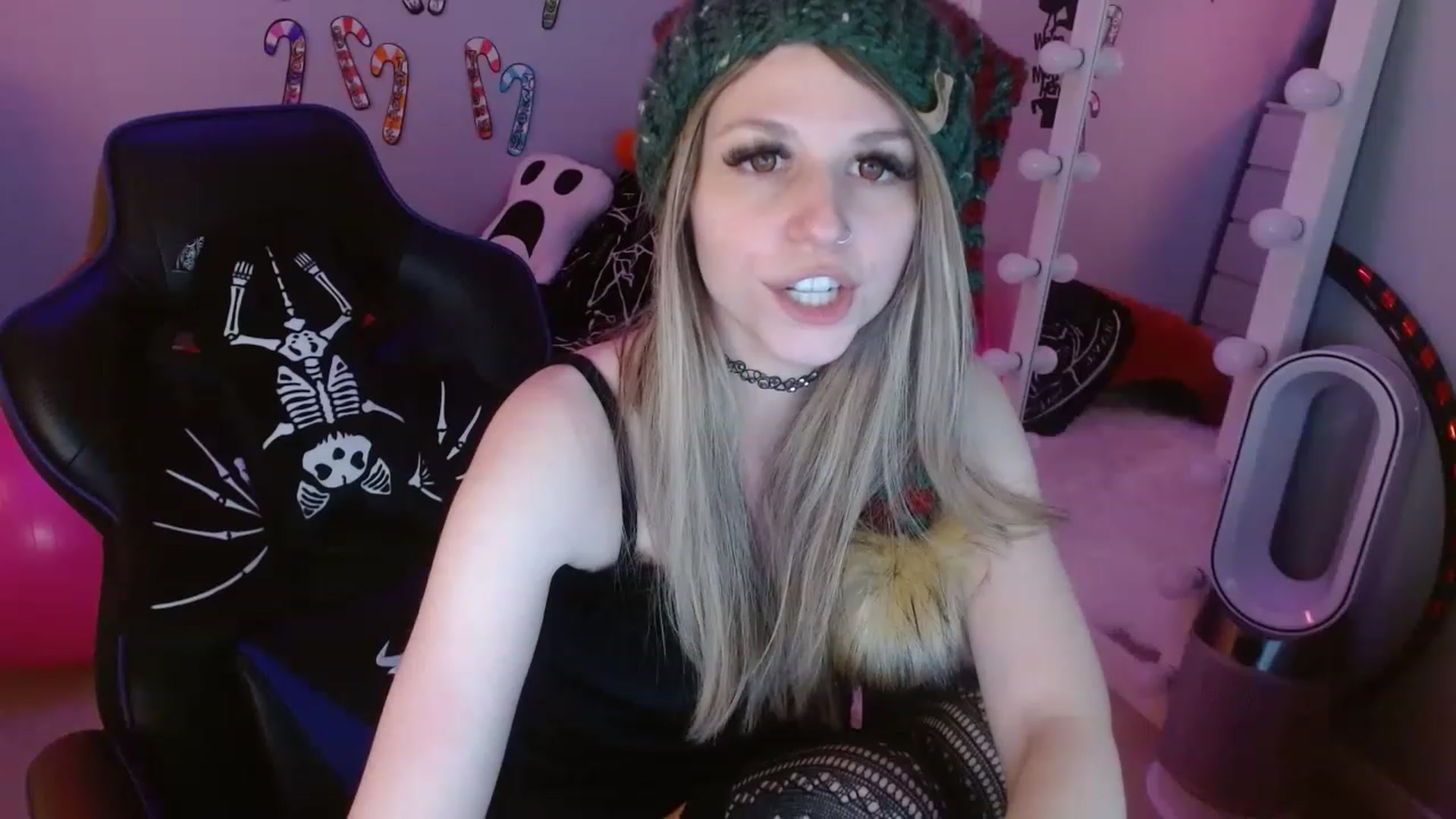 Gallery image thumbnail from Serafina's myfreecams stream on, 01/02/2023, 21:28 image 20 of 20
