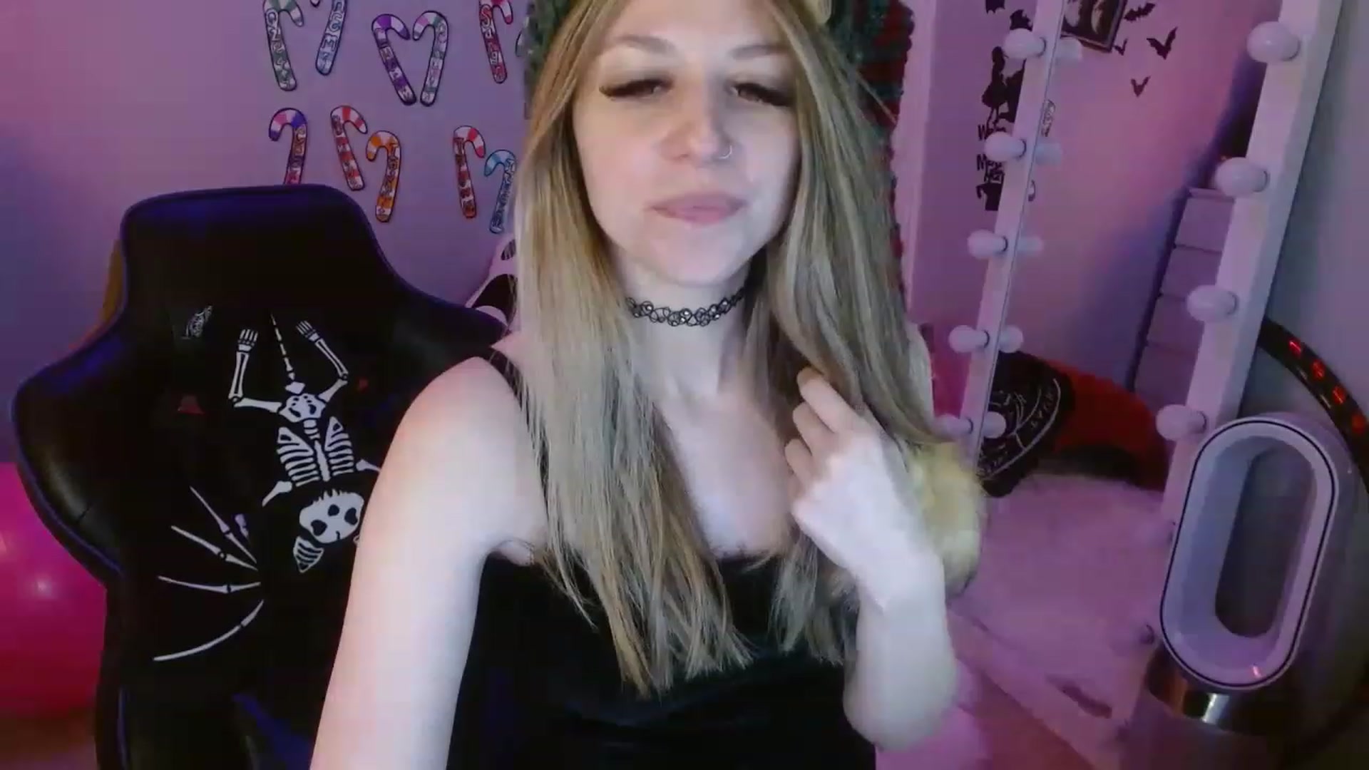Gallery image thumbnail from Serafina's myfreecams stream on, 01/02/2023, 21:28 image 6 of 20