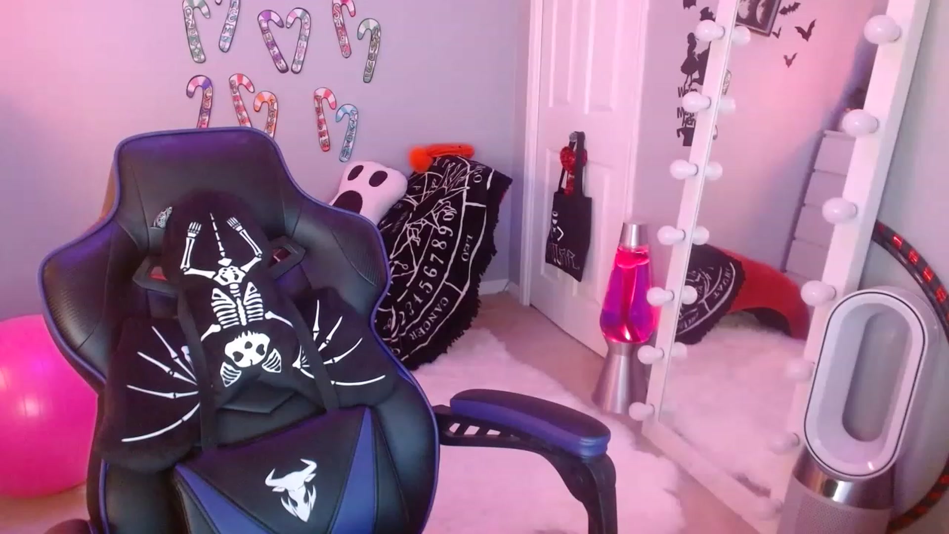 Gallery image thumbnail from Serafina's myfreecams stream on, 01/02/2023, 21:28 image 4 of 20