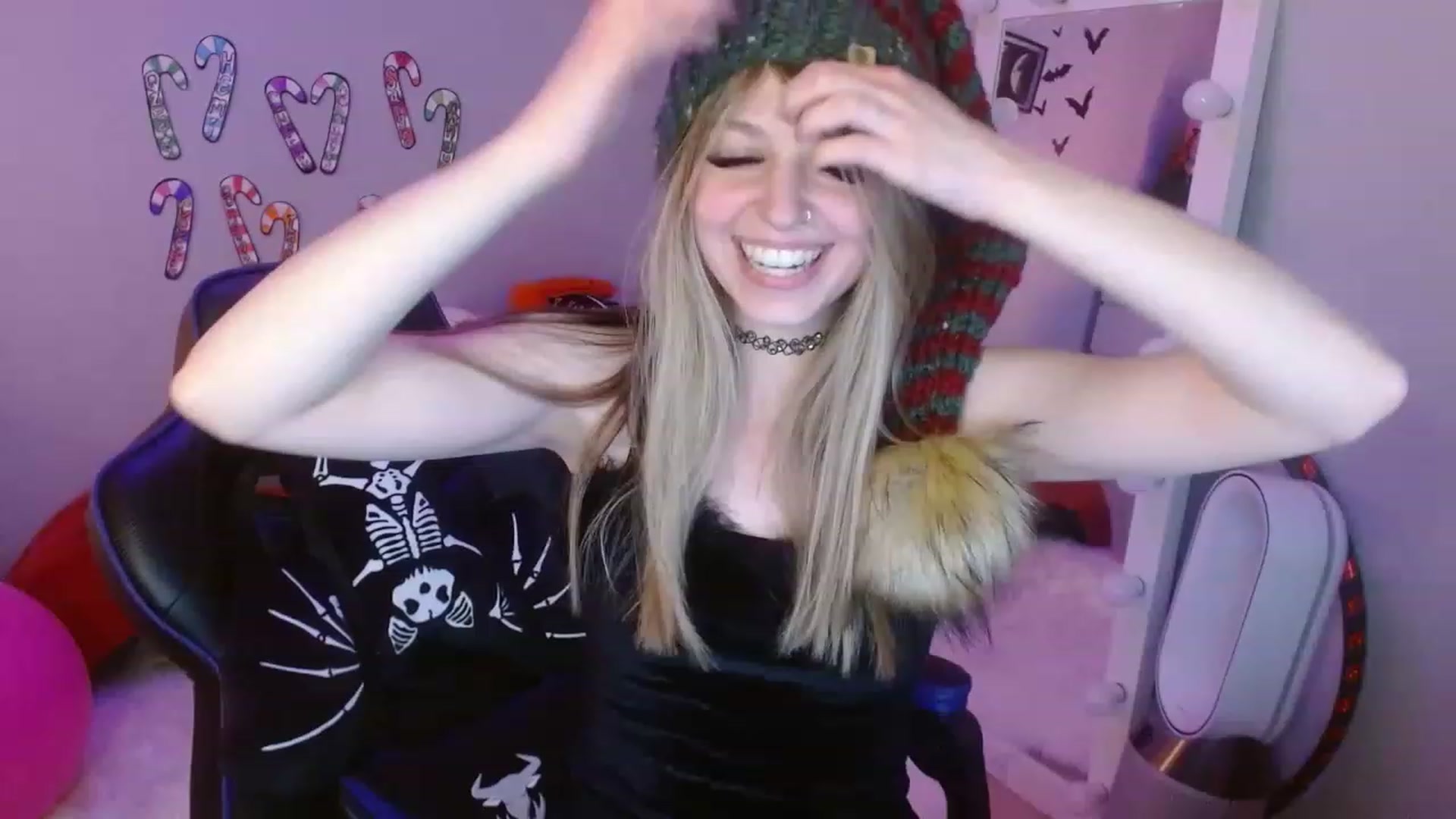 Gallery image thumbnail from Serafina's myfreecams stream on, 01/02/2023, 22:54 image 13 of 20