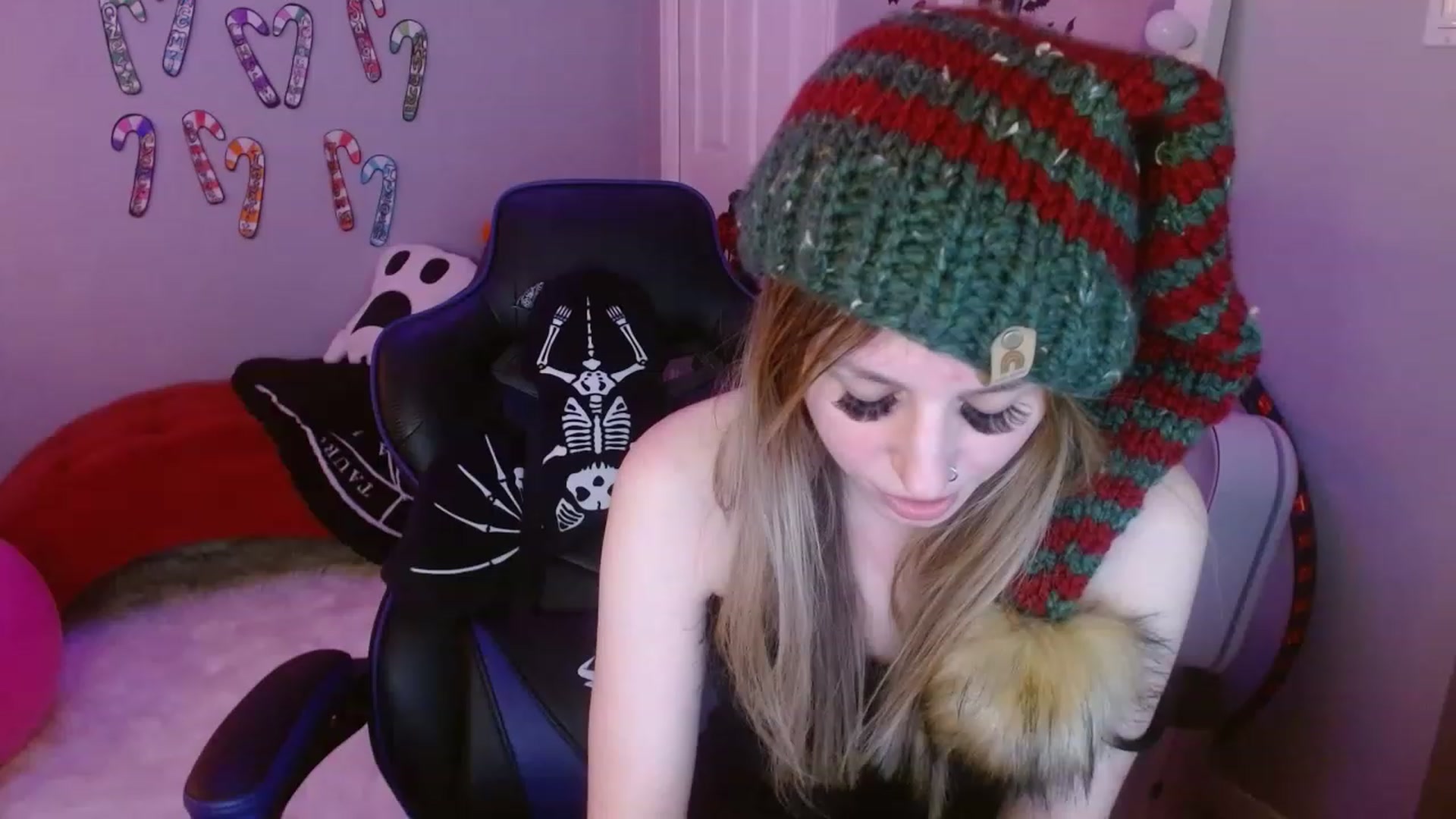Gallery image thumbnail from Serafina's myfreecams stream on, 01/02/2023, 22:54 image 16 of 20