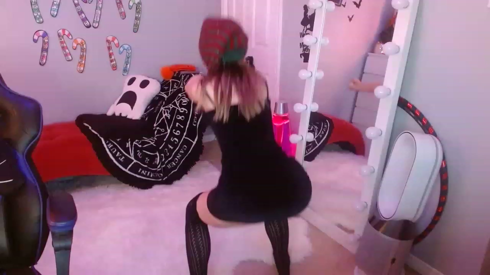 Gallery image thumbnail from Serafina's myfreecams stream on, 01/02/2023, 22:54 image 4 of 20