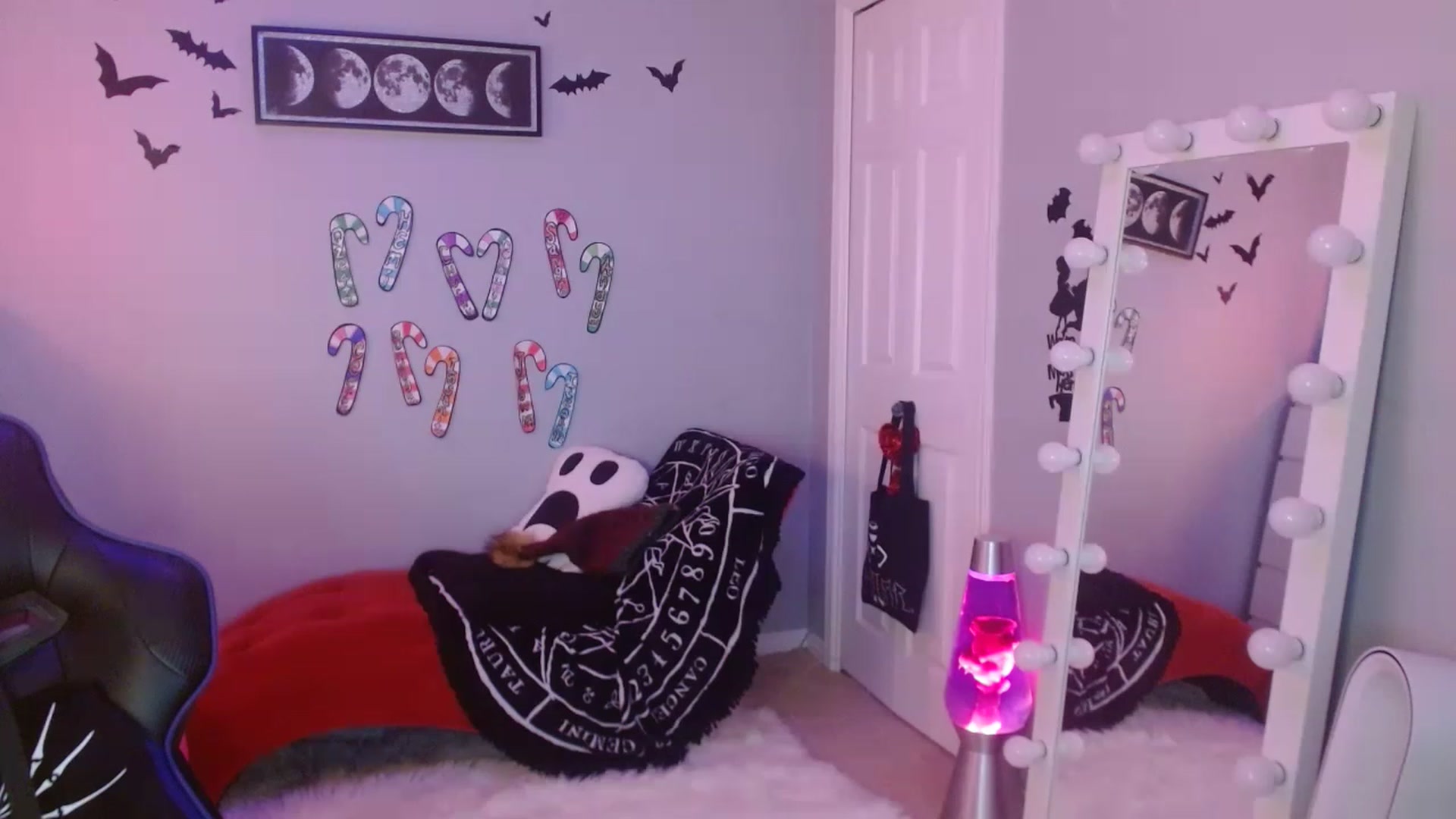 Gallery image thumbnail from Serafina's myfreecams stream on, 01/03/2023, 24:02 image 14 of 20