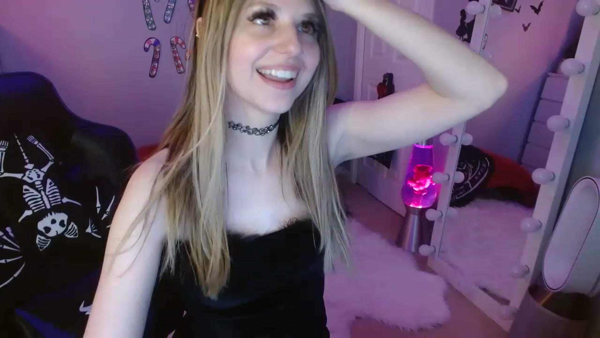 Gallery image thumbnail from Serafina's myfreecams stream on, 01/03/2023, 24:02 image 15 of 20