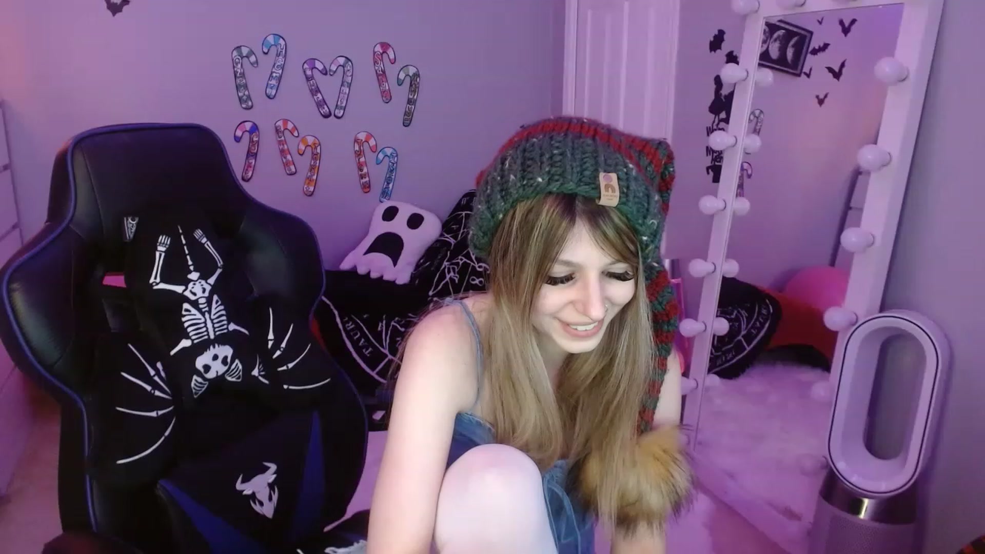 Gallery image thumbnail from Serafina's myfreecams stream on, 01/04/2023, 04:13 image 4 of 20