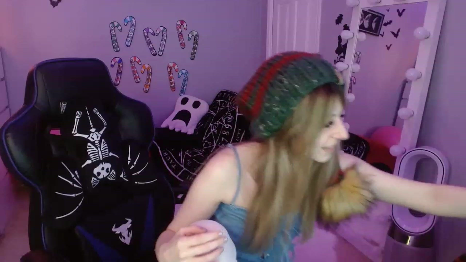 Gallery image thumbnail from Serafina's myfreecams stream on, 01/04/2023, 04:13 image 3 of 20