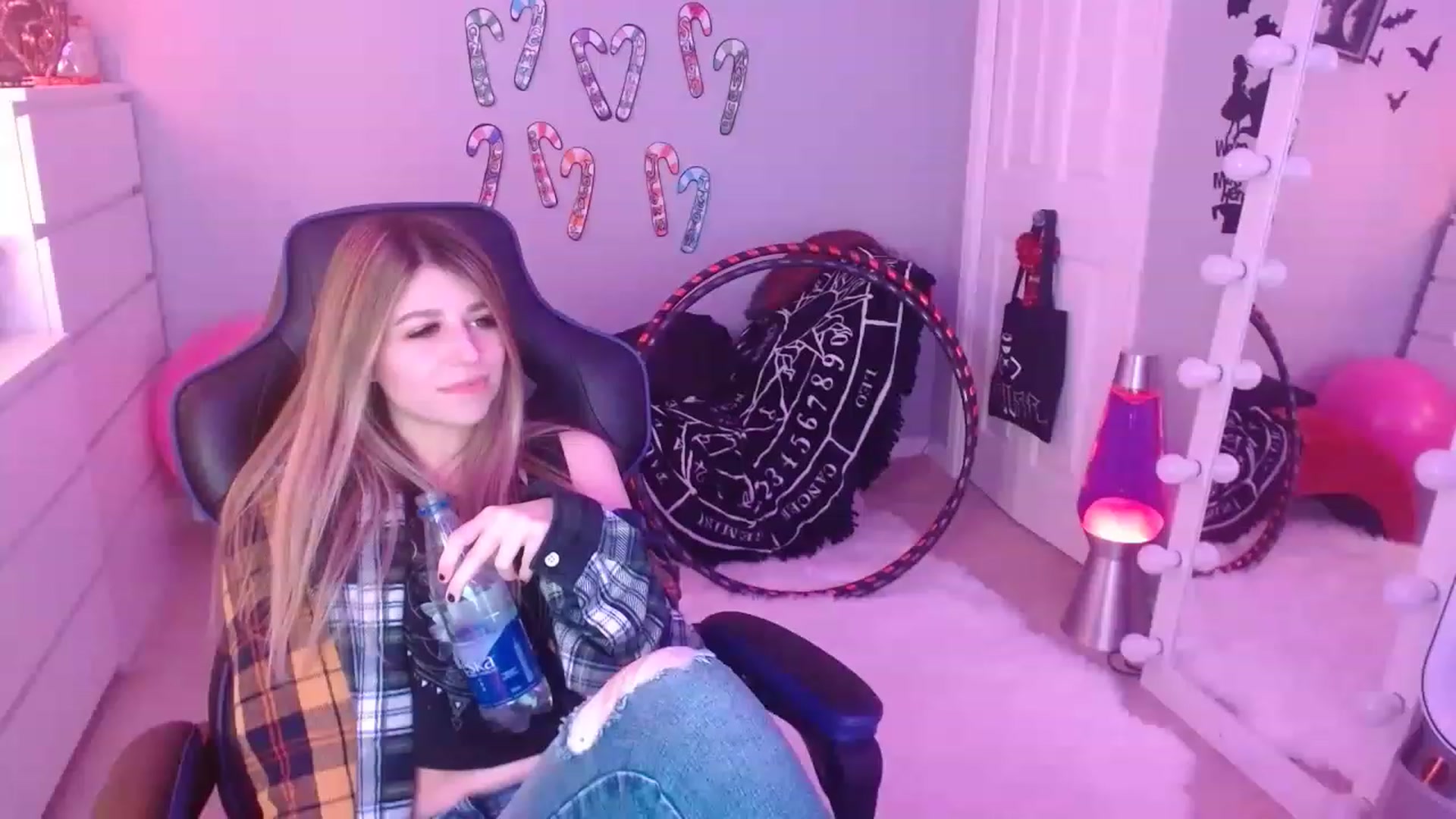Gallery image thumbnail from Serafina's myfreecams stream on, 01/08/2023, 02:33 image 20 of 20