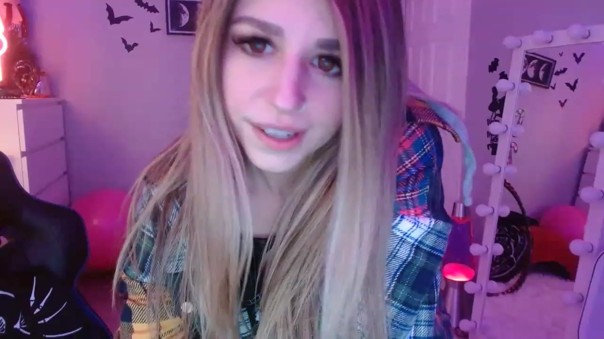 Gallery image thumbnail from Serafina's myfreecams stream on, 01/08/2023, 02:33 image 2 of 20