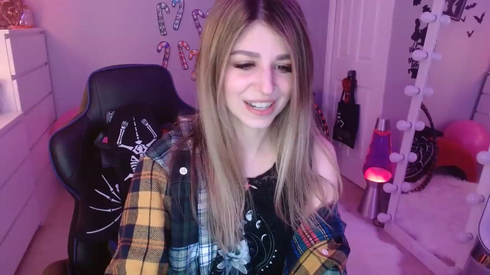 Gallery image thumbnail from Serafina's myfreecams stream on, 01/08/2023, 02:33 image 14 of 20