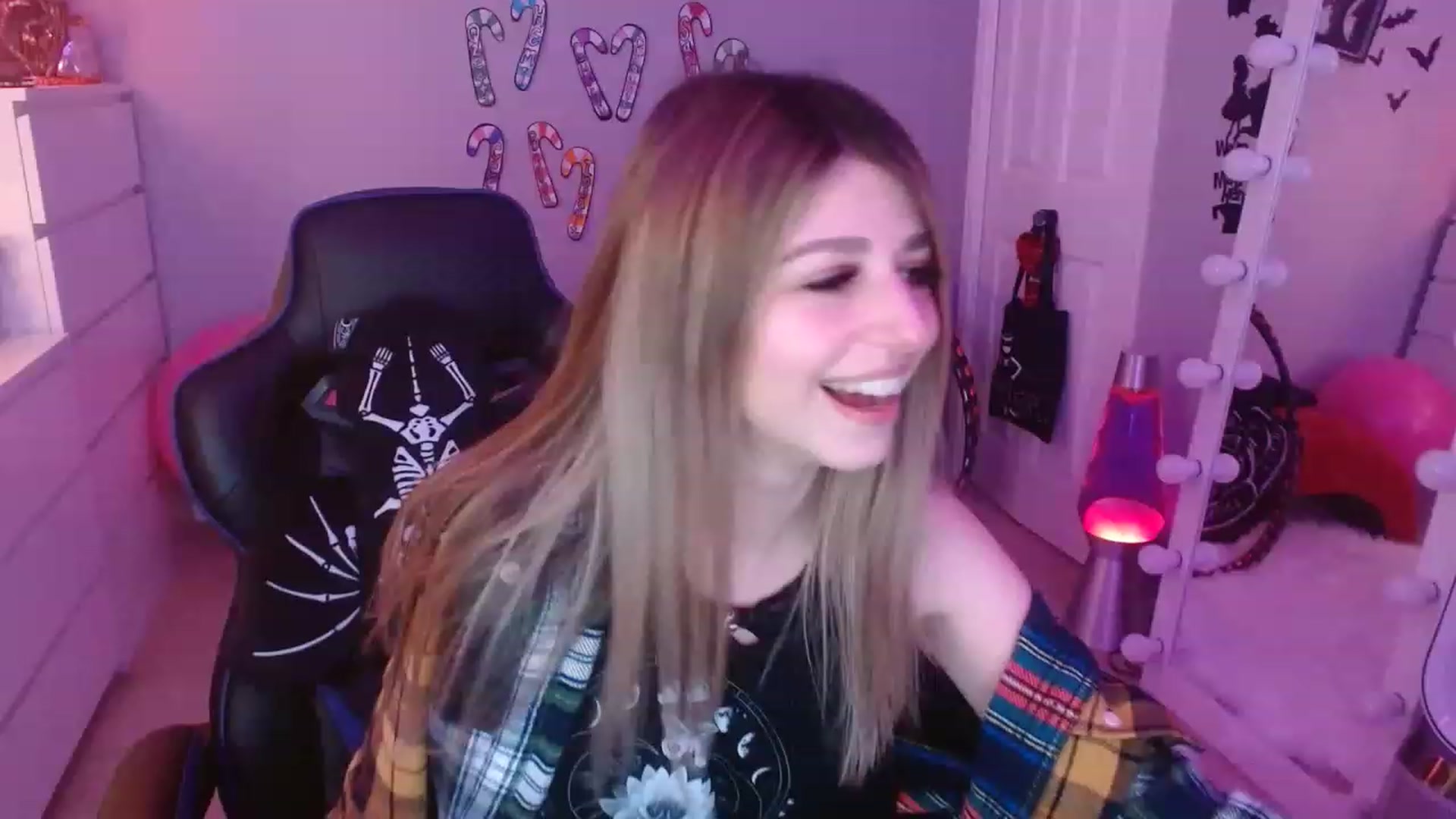 Gallery image thumbnail from Serafina's myfreecams stream on, 01/08/2023, 02:33 image 19 of 20