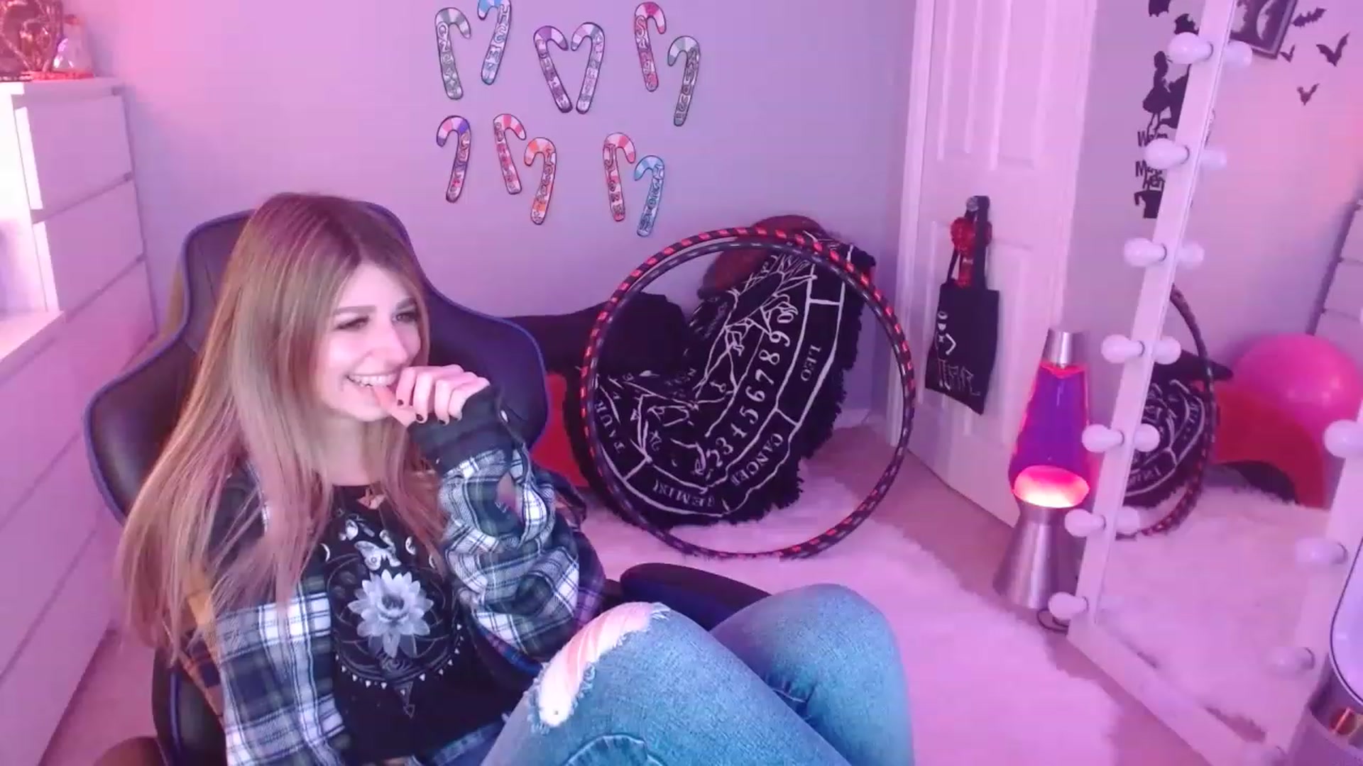 Gallery image thumbnail from Serafina's myfreecams stream on, 01/08/2023, 02:33 image 18 of 20