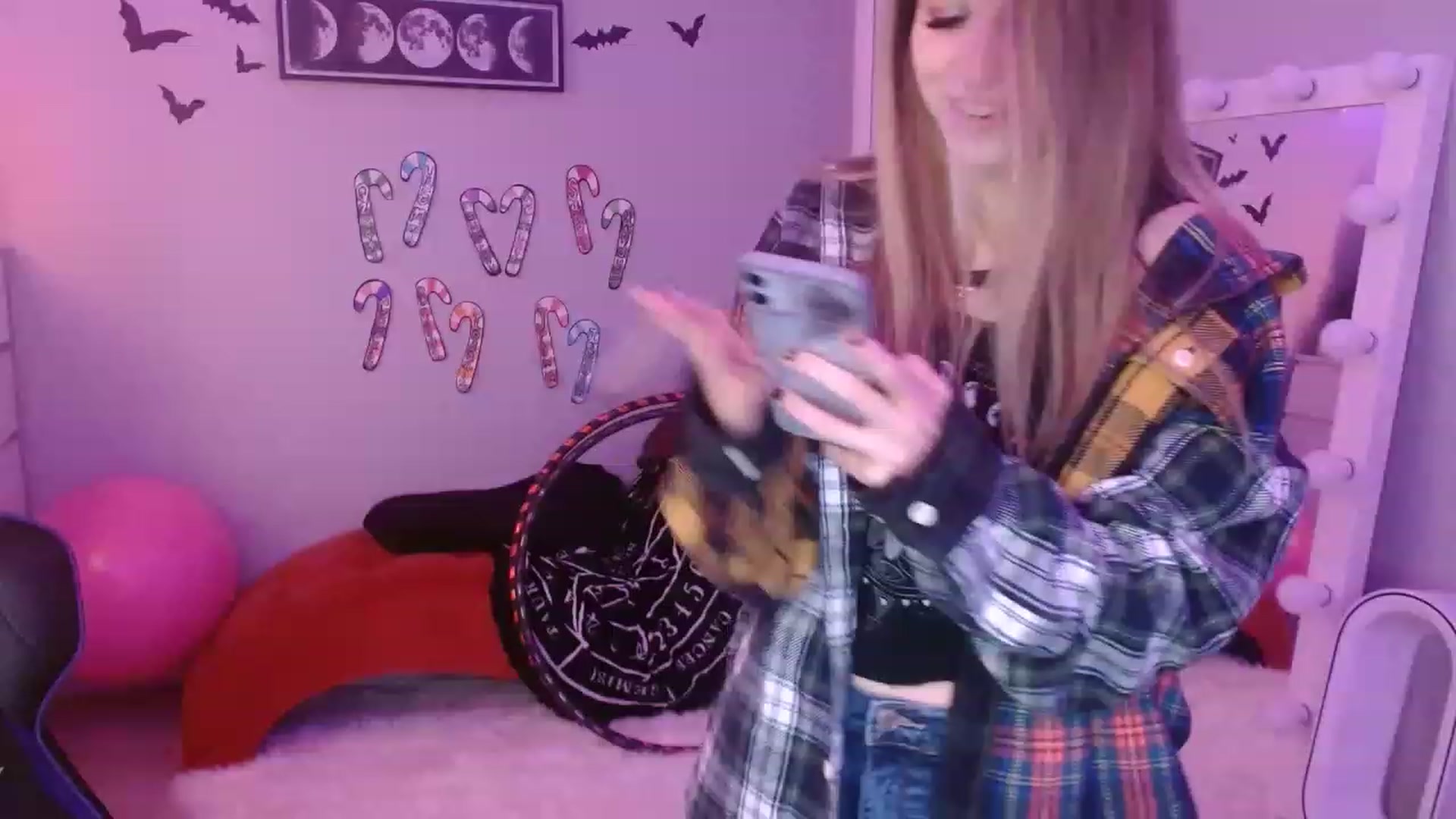 Gallery image thumbnail from Serafina's myfreecams stream on, 01/08/2023, 02:33 image 7 of 20