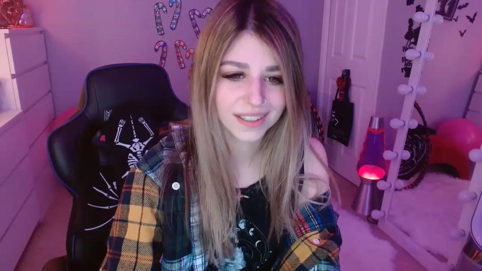 Gallery image thumbnail from Serafina's myfreecams stream on, 01/08/2023, 02:33 image 15 of 20