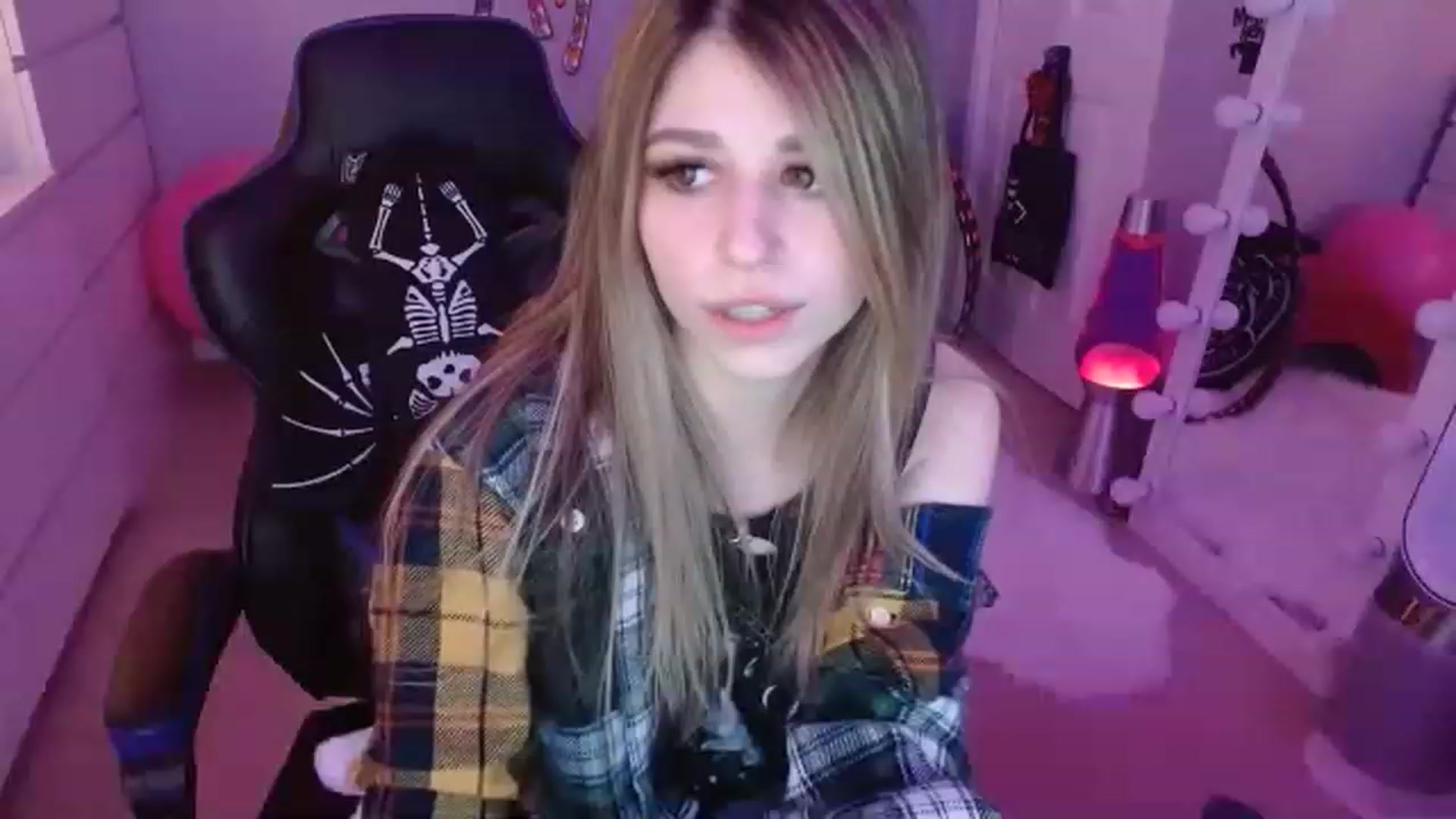 Gallery image thumbnail from Serafina's myfreecams stream on, 01/08/2023, 03:34 image 1 of 20