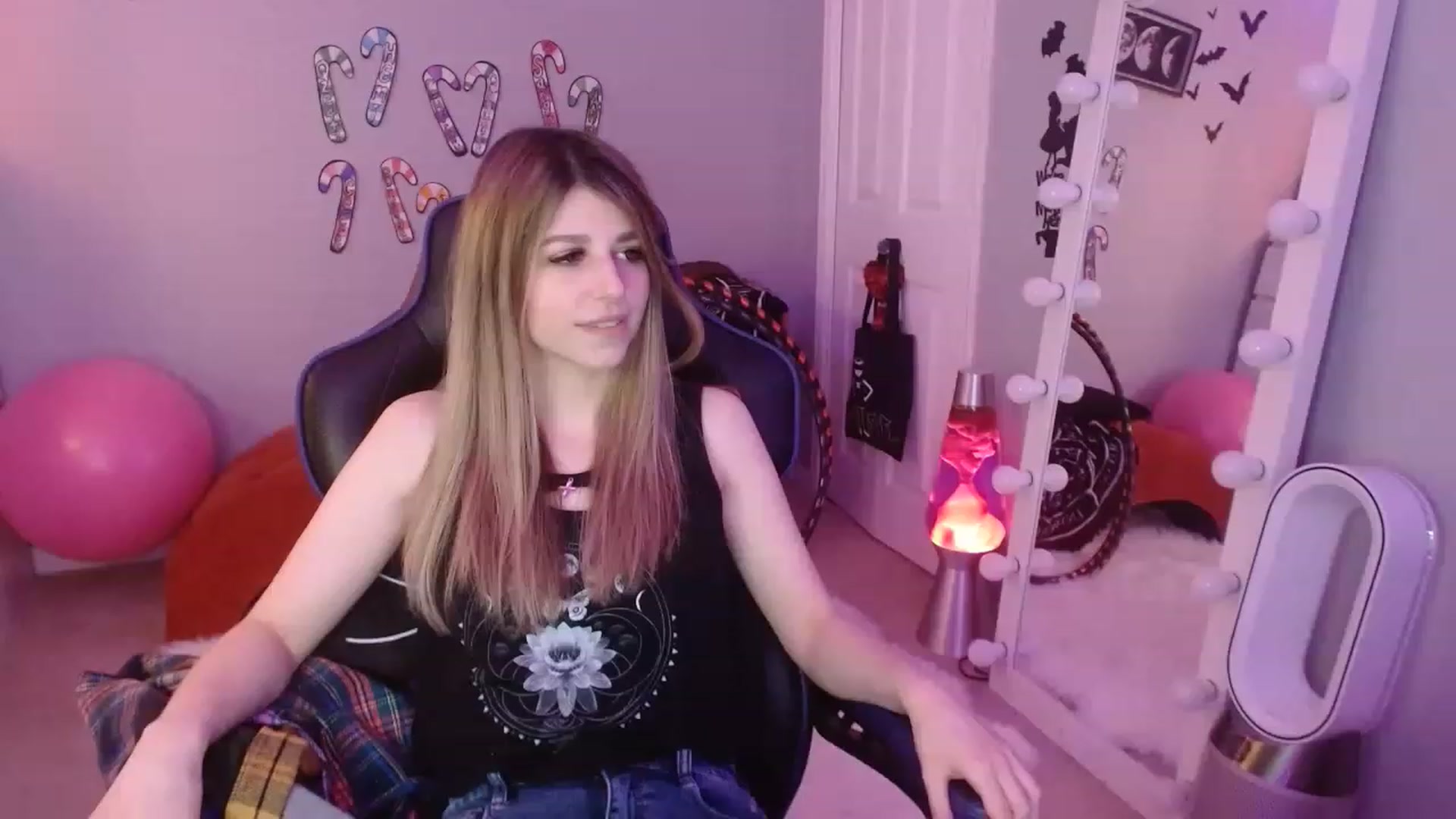 Gallery image thumbnail from Serafina's myfreecams stream on, 01/08/2023, 03:34 image 14 of 20
