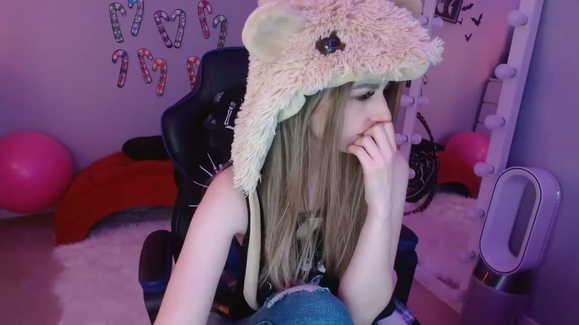 Gallery image thumbnail from Serafina's myfreecams stream on, 01/08/2023, 03:34 image 6 of 20
