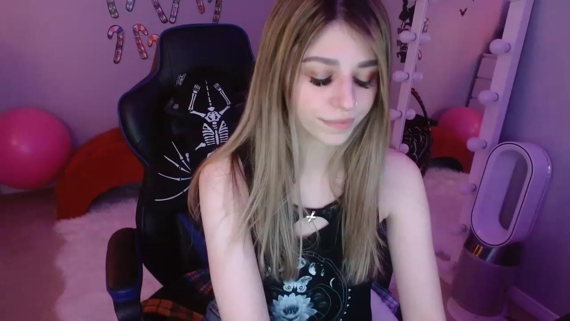 Gallery image thumbnail from Serafina's myfreecams stream on, 01/08/2023, 03:34 image 7 of 20
