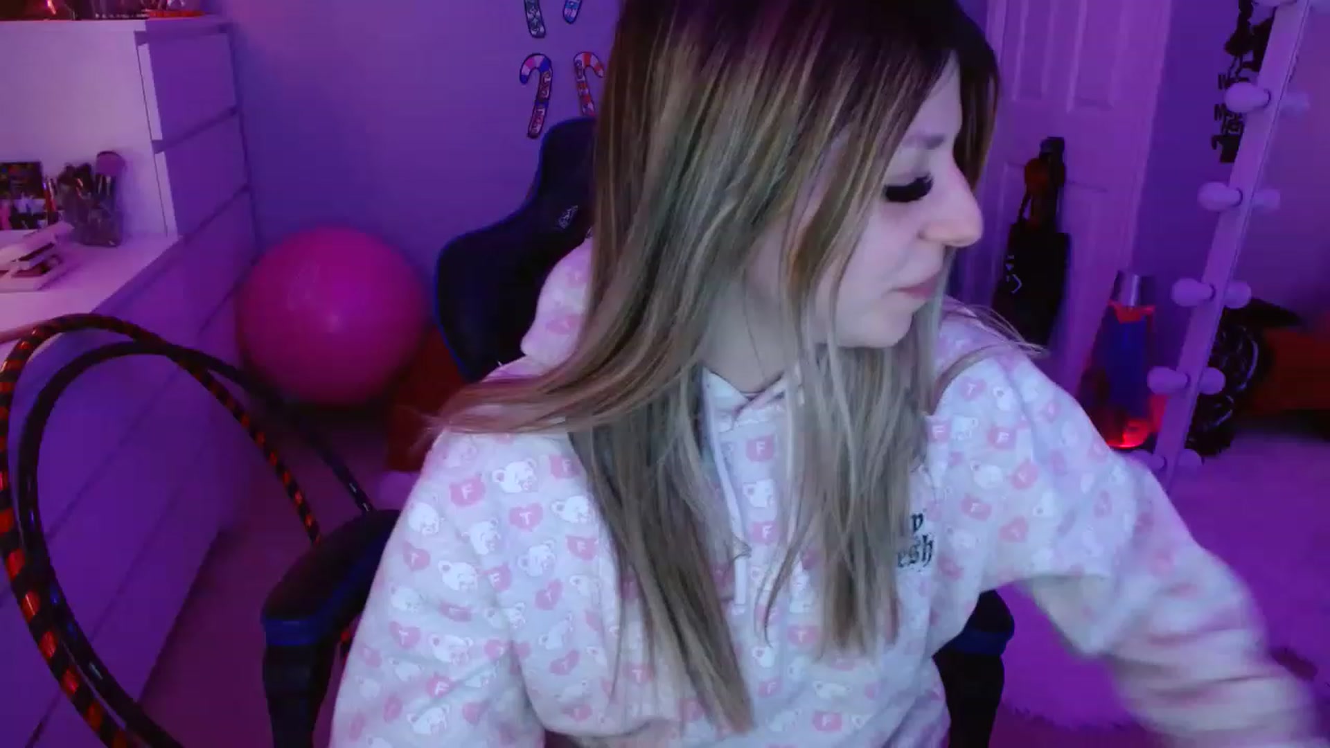 Gallery image thumbnail from Serafina's myfreecams stream on, 01/14/2023, 07:46 image 14 of 20