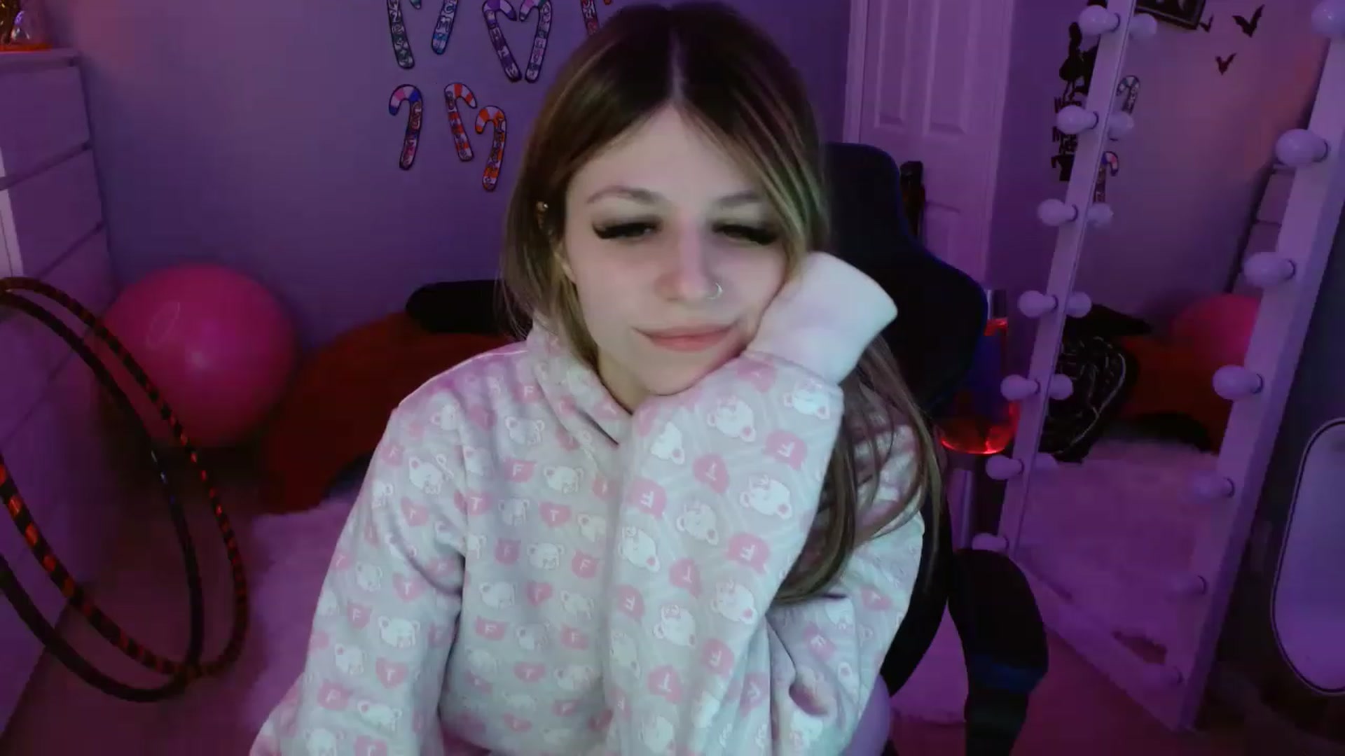 Gallery image thumbnail from Serafina's myfreecams stream on, 01/14/2023, 07:46 image 5 of 20