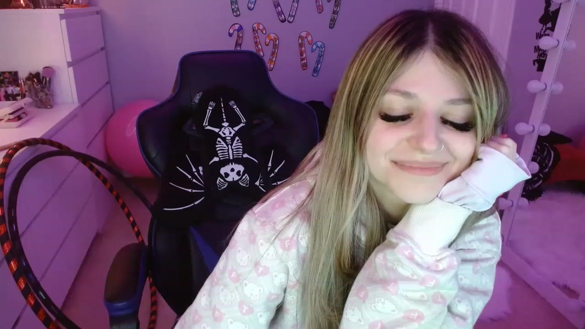 Gallery image thumbnail from Serafina's myfreecams stream on, 01/14/2023, 07:46 image 15 of 20