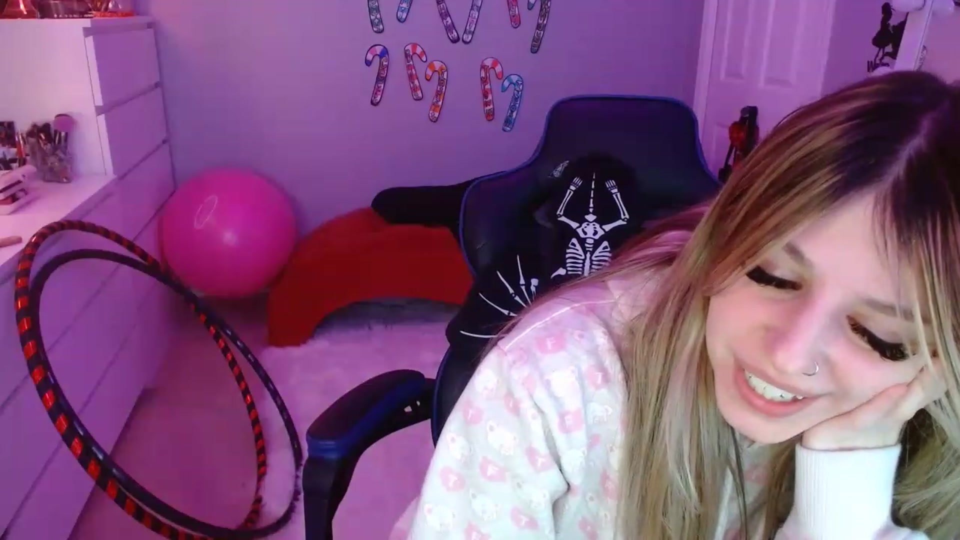 Gallery image thumbnail from Serafina's myfreecams stream on, 01/14/2023, 07:46 image 17 of 20