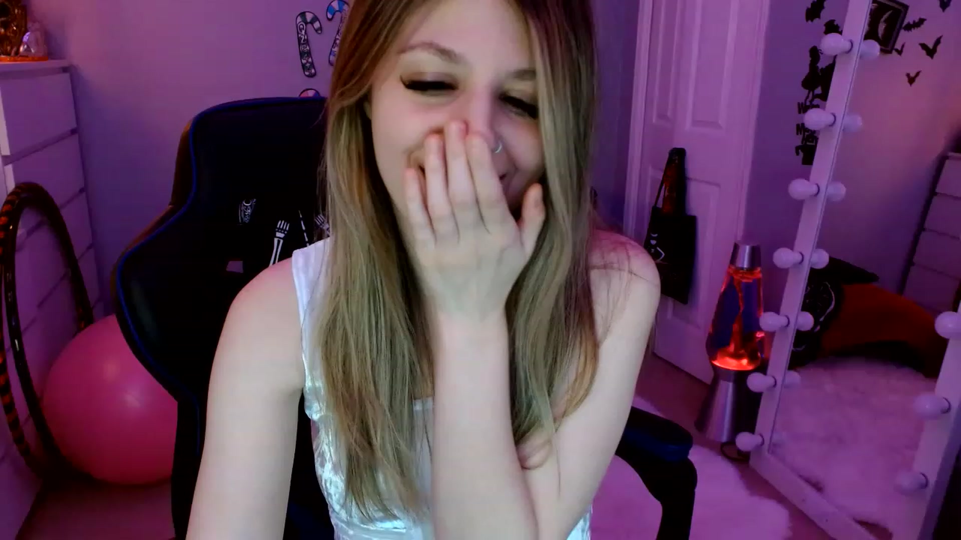 Gallery image thumbnail from Serafina's myfreecams stream on, 01/28/2023, 04:29 image 1 of 20