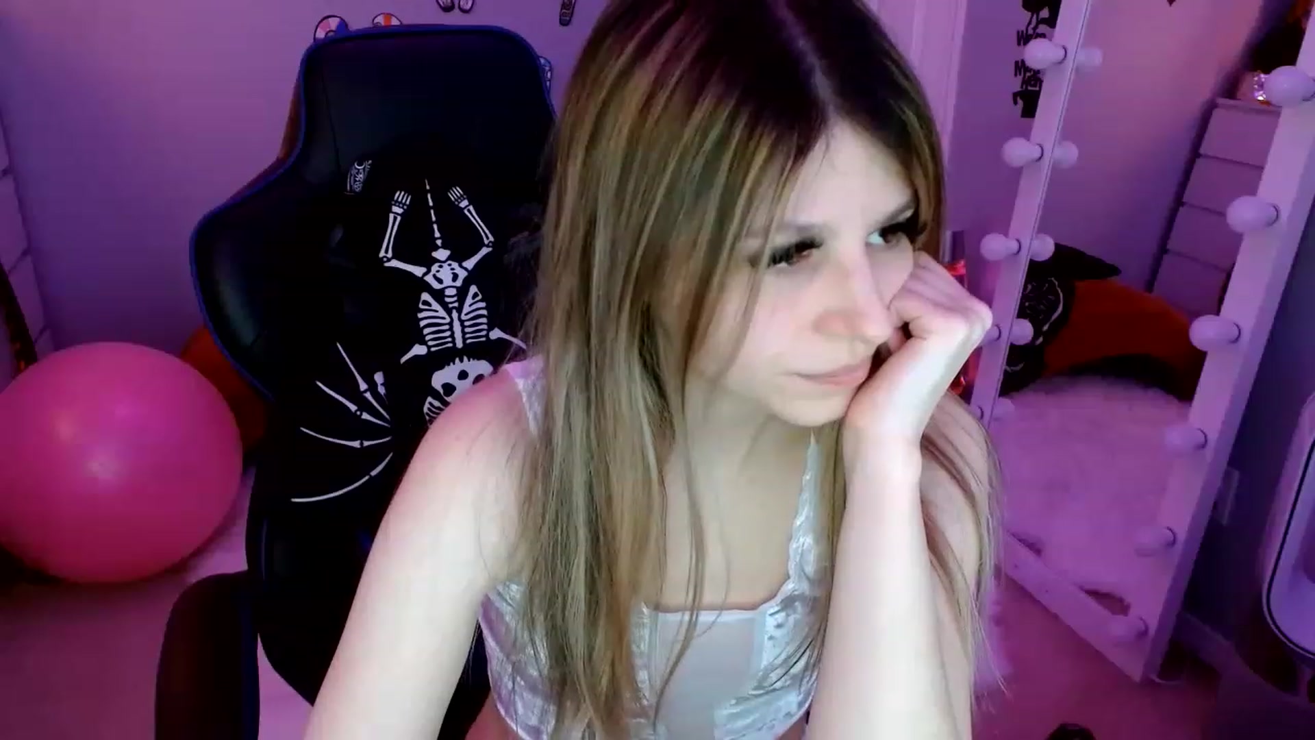 Gallery image thumbnail from Serafina's myfreecams stream on, 01/28/2023, 04:29 image 13 of 20