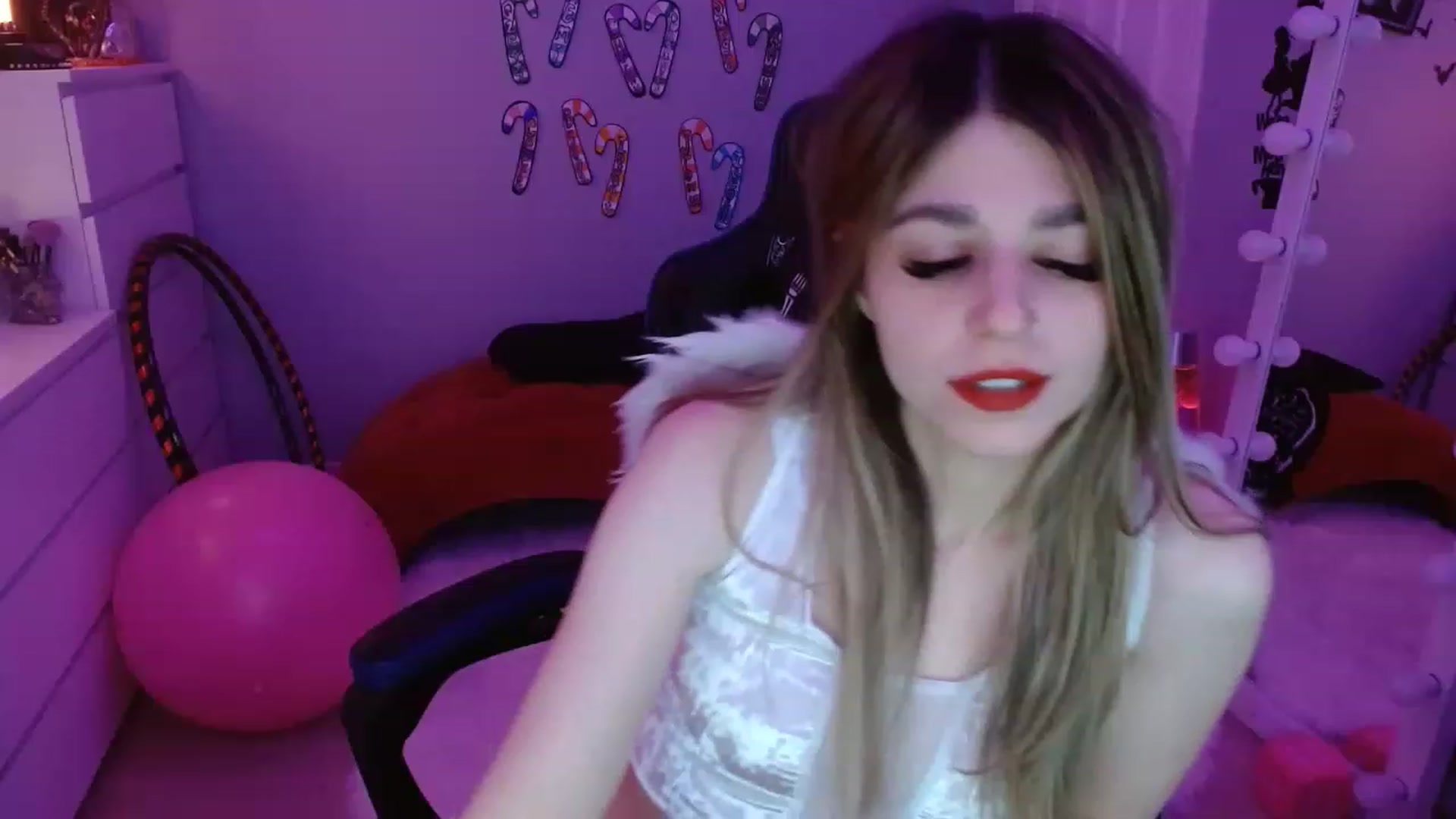 Gallery image thumbnail from Serafina's myfreecams stream on, 01/29/2023, 06:18 image 19 of 20
