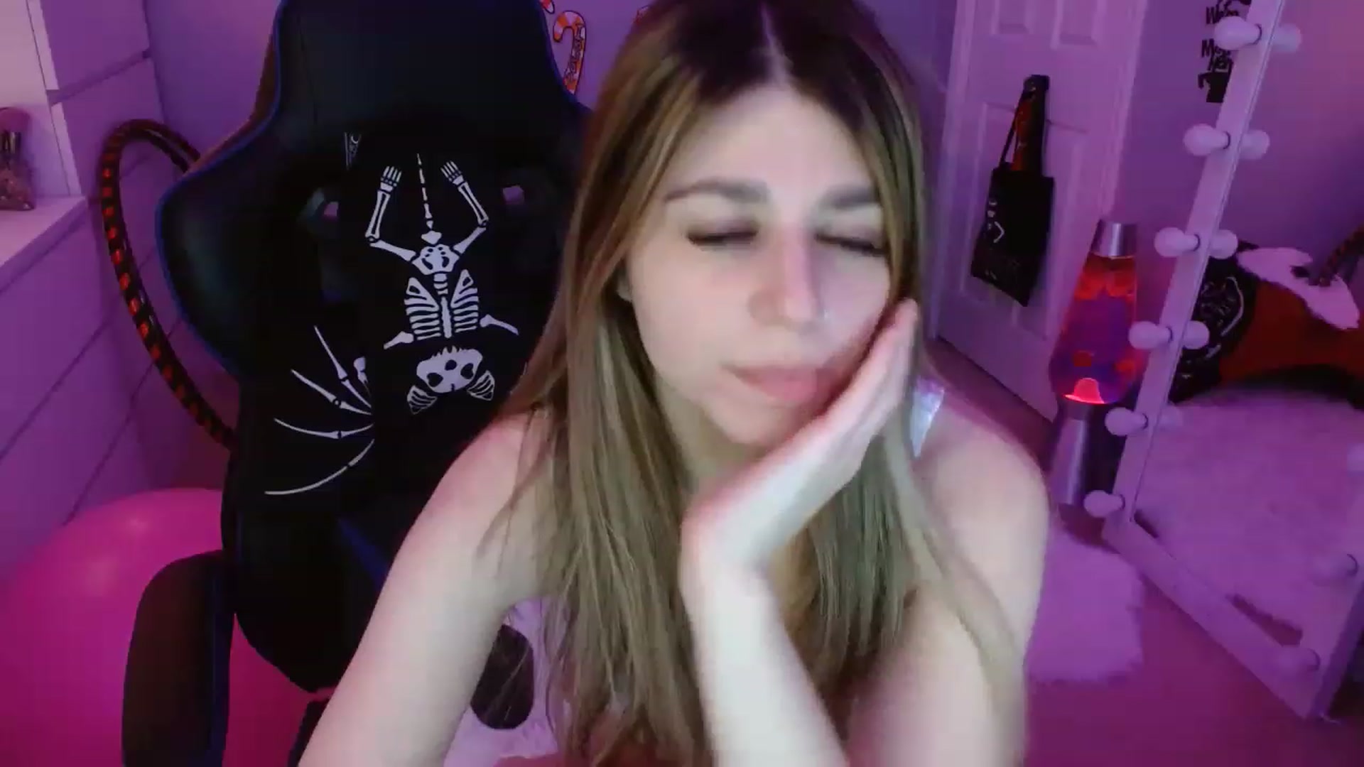 Gallery image thumbnail from Serafina's myfreecams stream on, 01/29/2023, 07:36 image 14 of 20