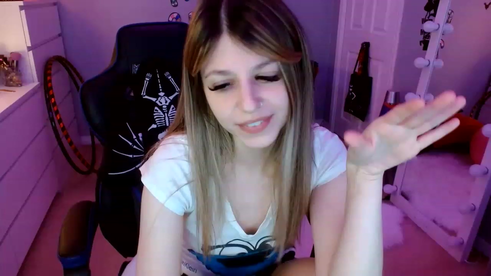 Gallery image thumbnail from Serafina's myfreecams stream on, 01/30/2023, 05:05 image 4 of 20