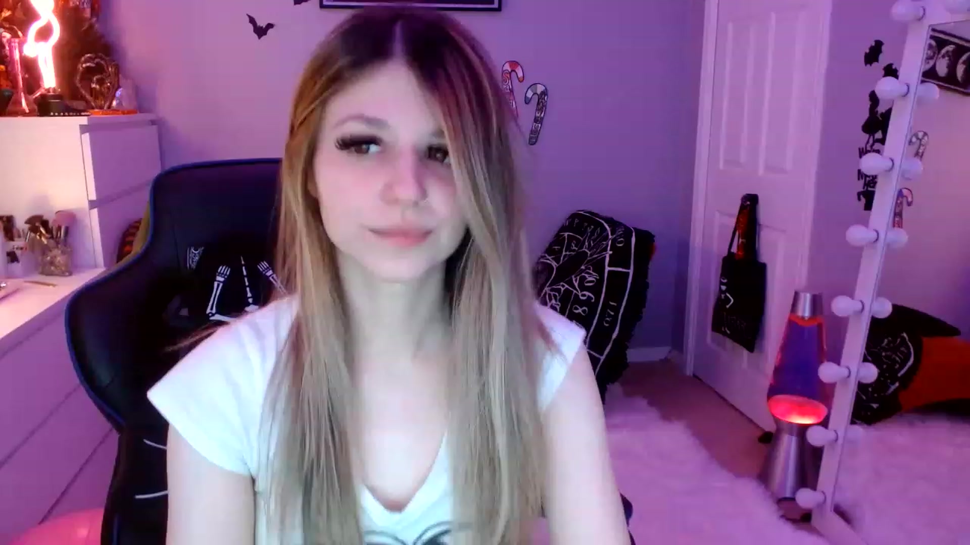 Gallery image thumbnail from Serafina's myfreecams stream on, 01/30/2023, 05:05 image 15 of 20