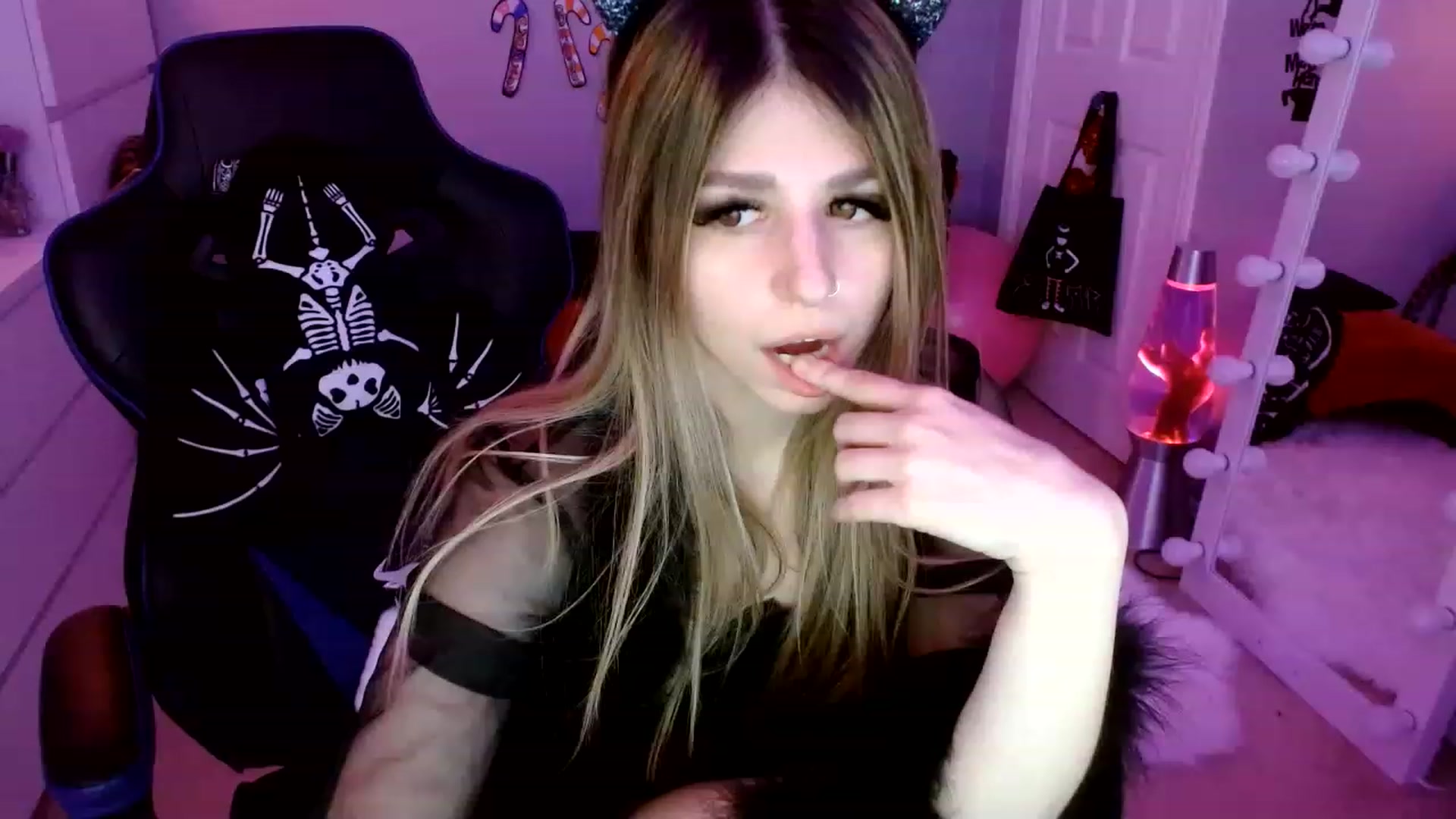 Gallery image thumbnail from Serafina's myfreecams stream on, 02/02/2023, 04:00 image 10 of 20