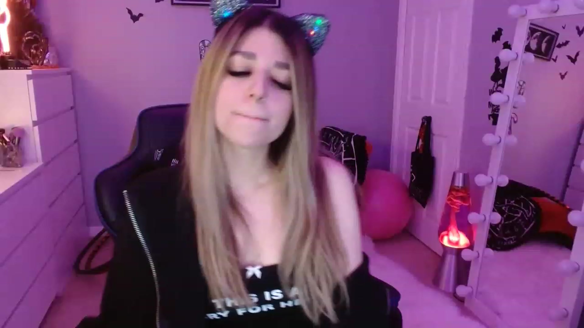 Gallery image thumbnail from Serafina's myfreecams stream on, 02/05/2023, 03:41 image 15 of 20