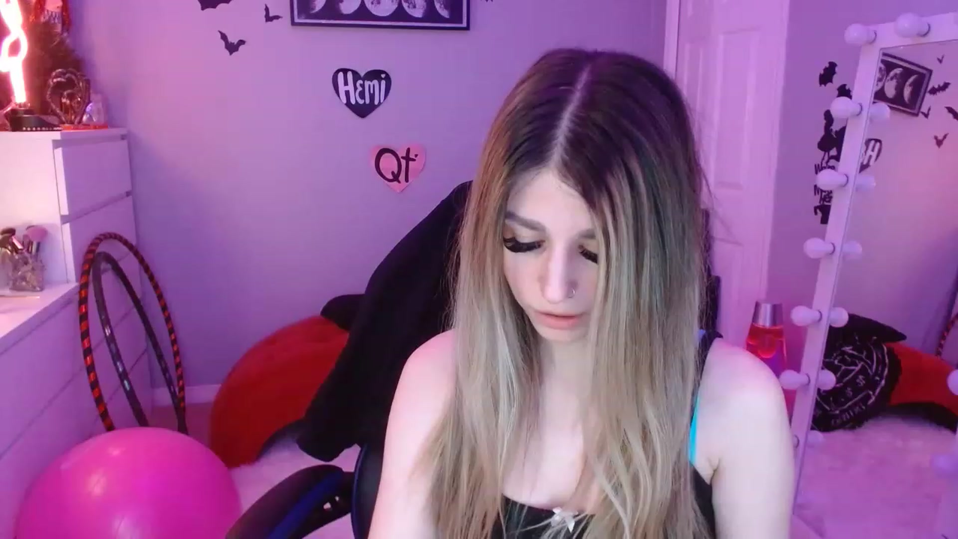 Gallery image thumbnail from Serafina's myfreecams stream on, 02/05/2023, 06:24 image 6 of 20