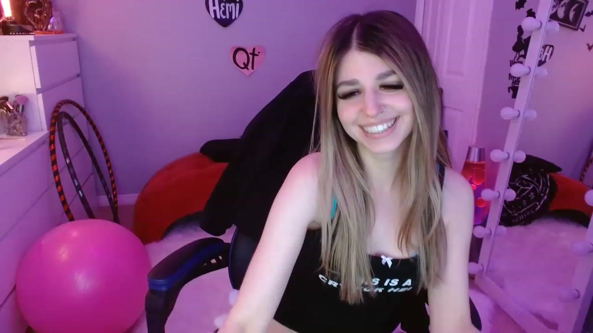 Gallery image thumbnail from Serafina's myfreecams stream on, 02/05/2023, 06:24 image 12 of 20