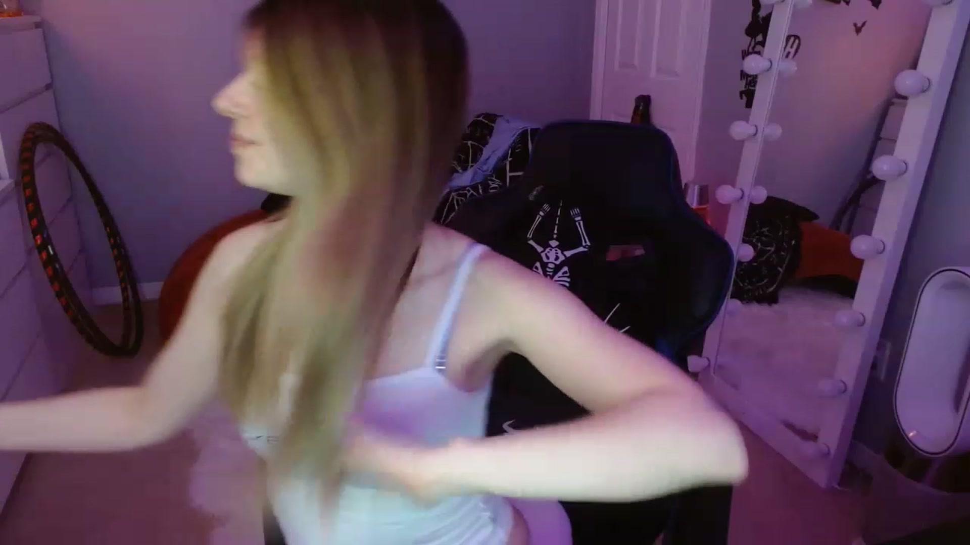 Gallery image thumbnail from Serafina's myfreecams stream on, 02/06/2023, 04:40 image 18 of 20