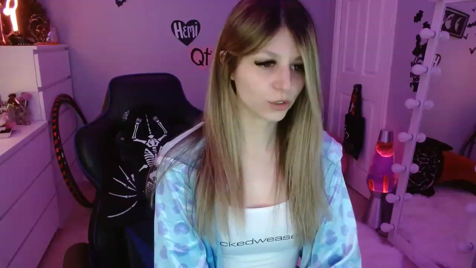 Gallery image thumbnail from Serafina's myfreecams stream on, 02/06/2023, 04:40 image 4 of 20