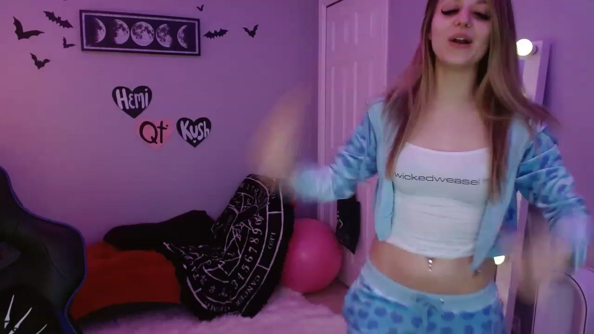 Gallery image thumbnail from Serafina's myfreecams stream on, 02/06/2023, 06:23 image 6 of 20