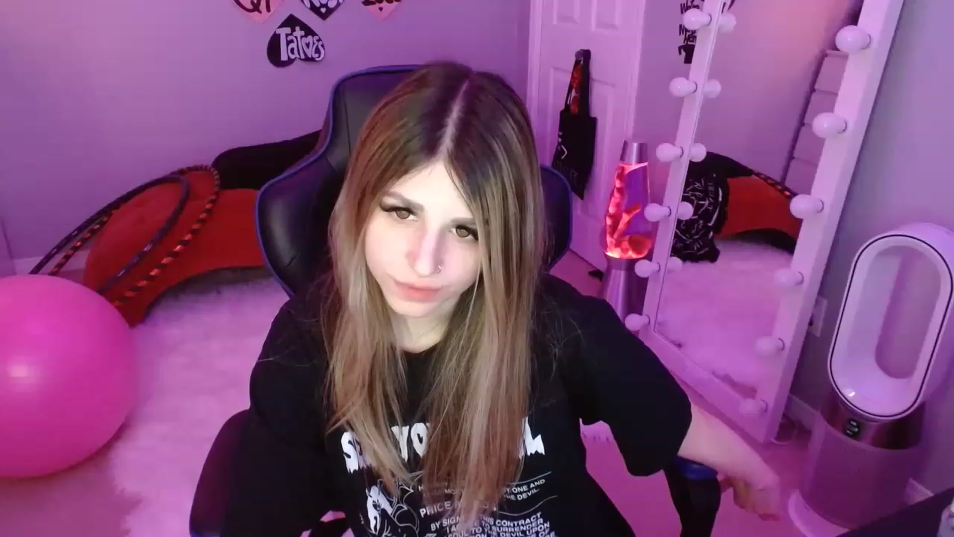 Gallery image thumbnail from Serafina's myfreecams stream on, 02/14/2023, 06:40 image 2 of 20