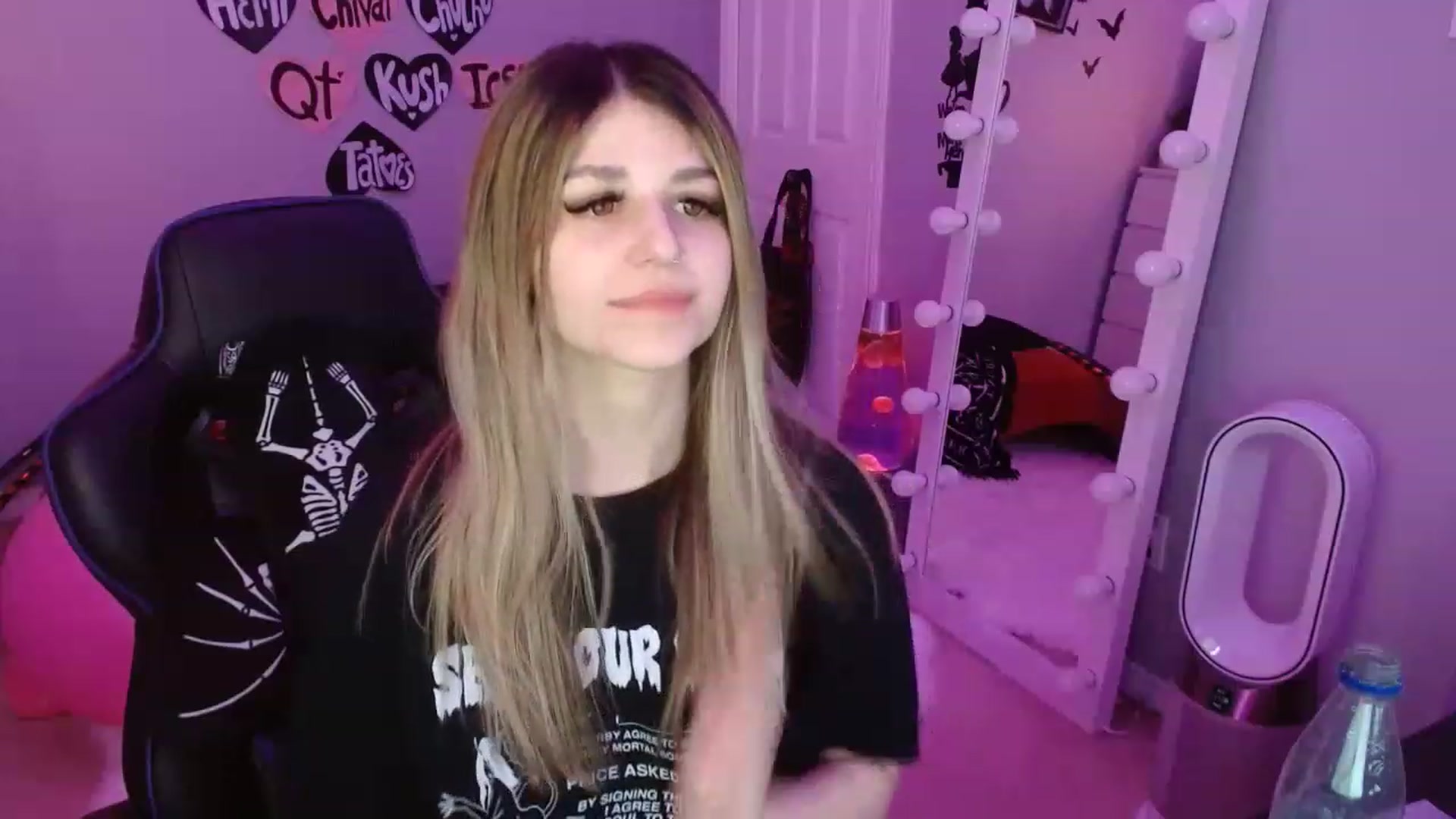 Gallery image thumbnail from Serafina's myfreecams stream on, 02/14/2023, 06:40 image 20 of 20