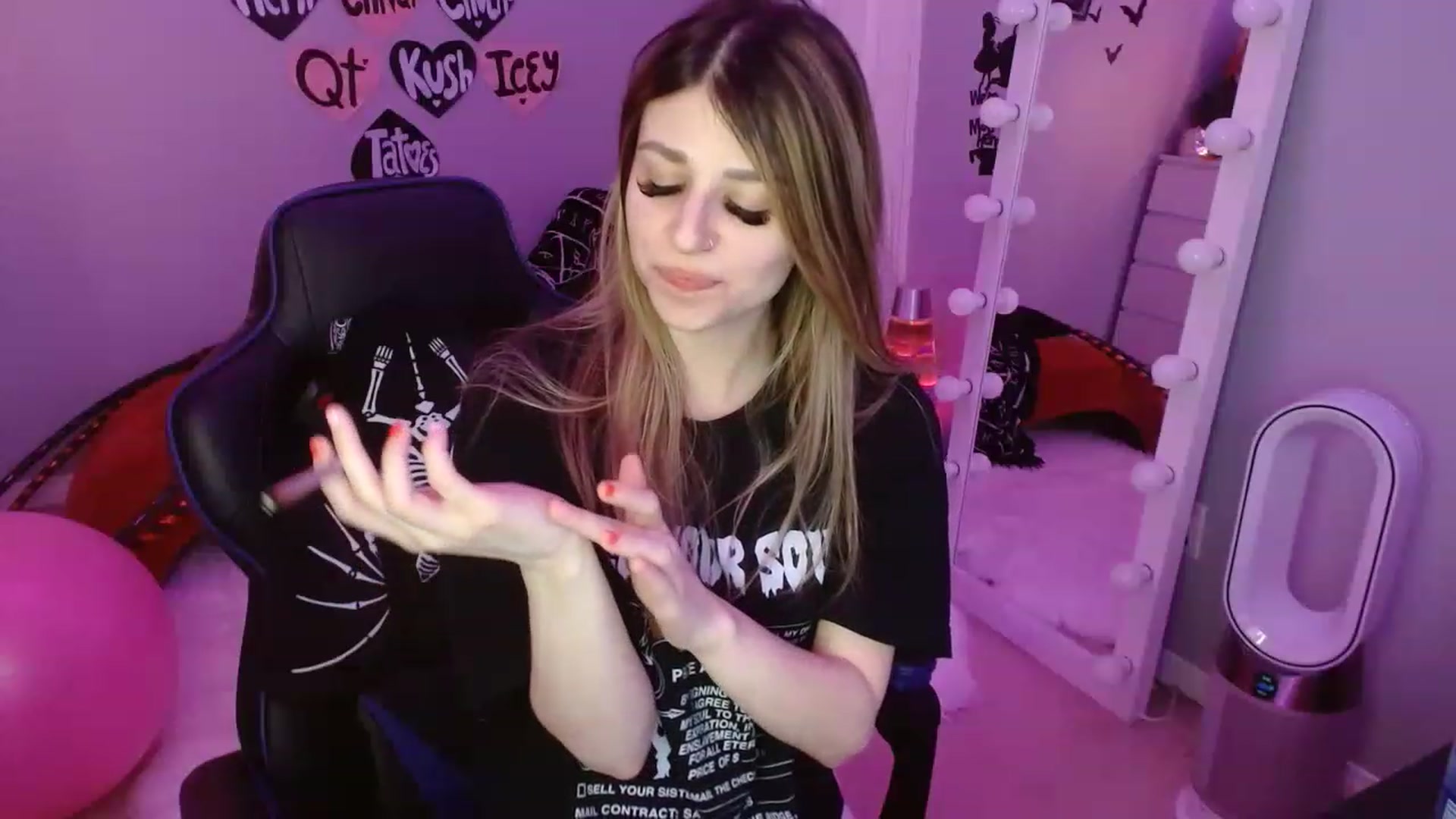 Gallery image thumbnail from Serafina's myfreecams stream on, 02/14/2023, 06:40 image 14 of 20