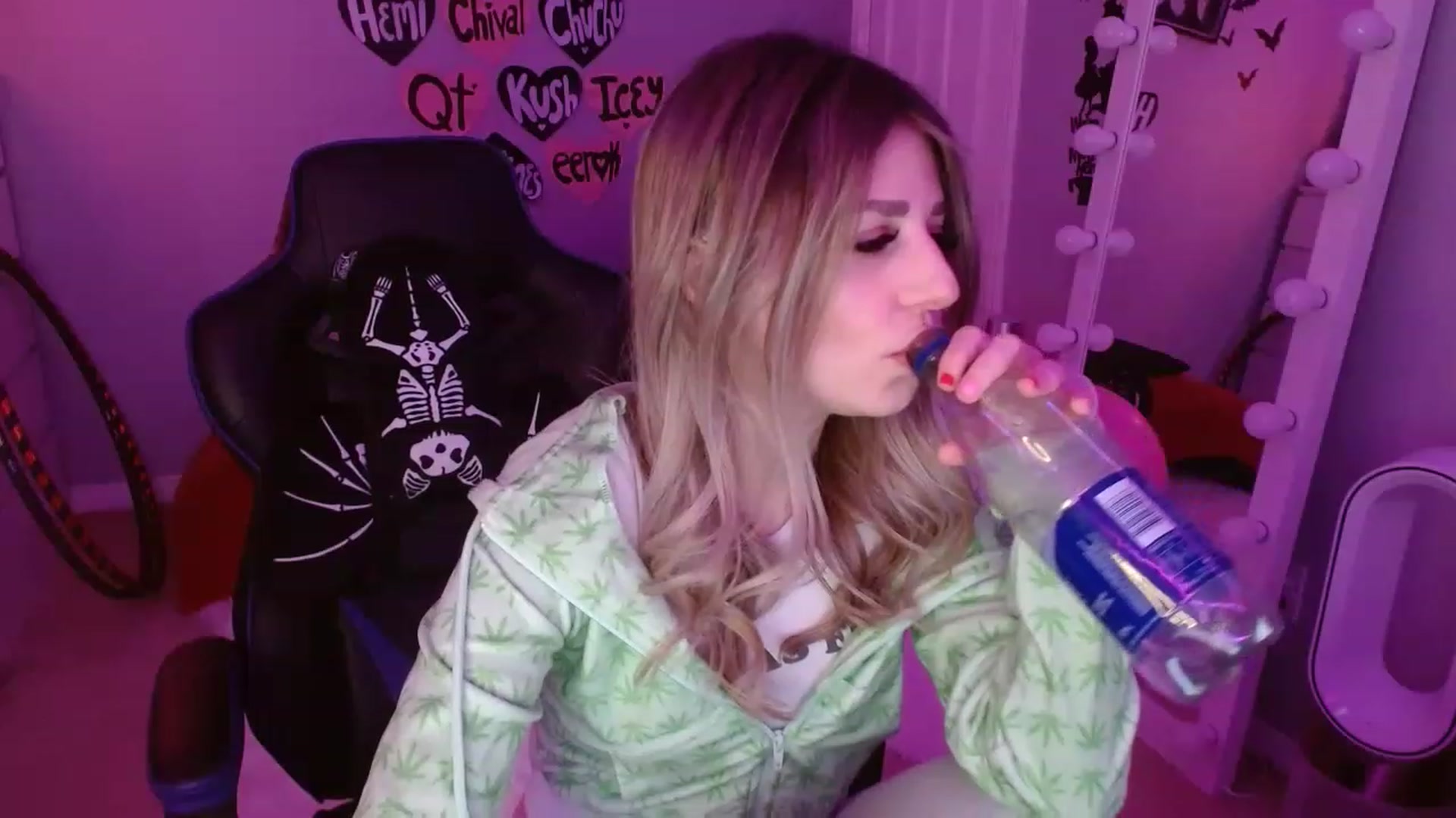 Gallery image thumbnail from Serafina's myfreecams stream on, 02/16/2023, 04:57 image 12 of 20